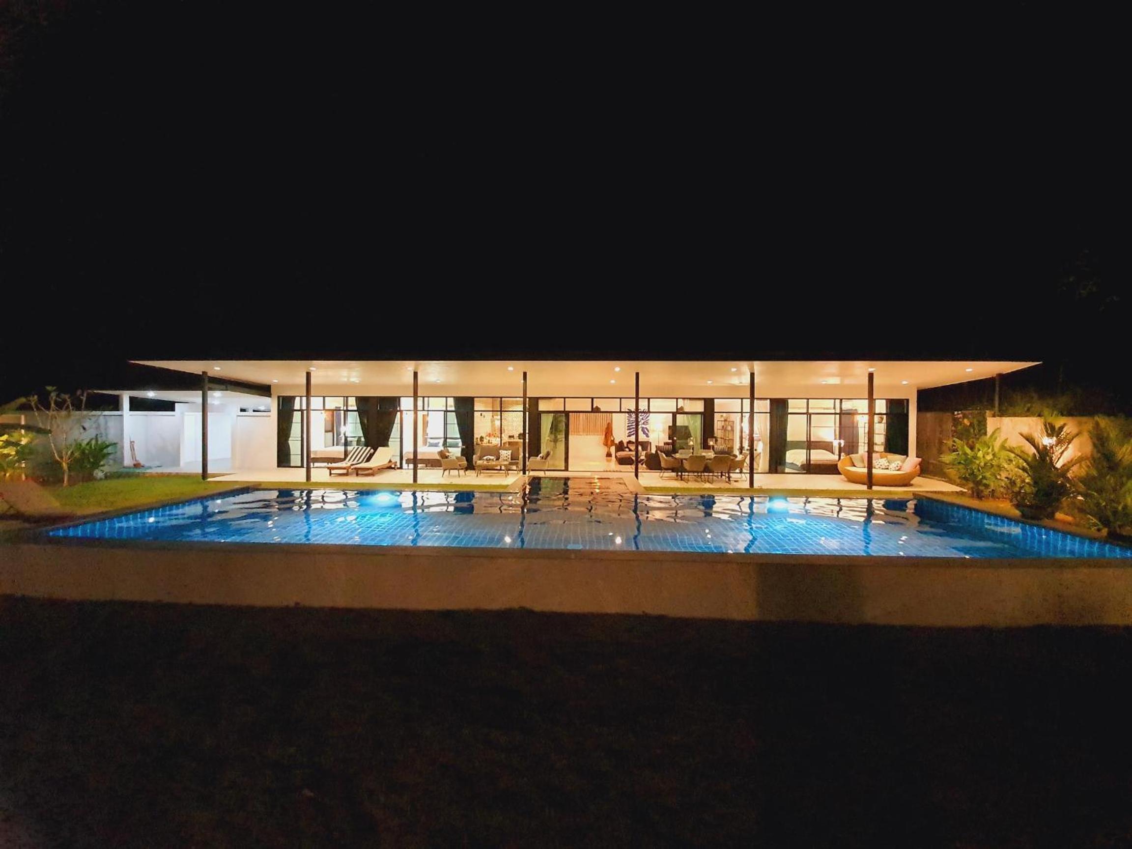 Three-Bedroom Villa photo 2