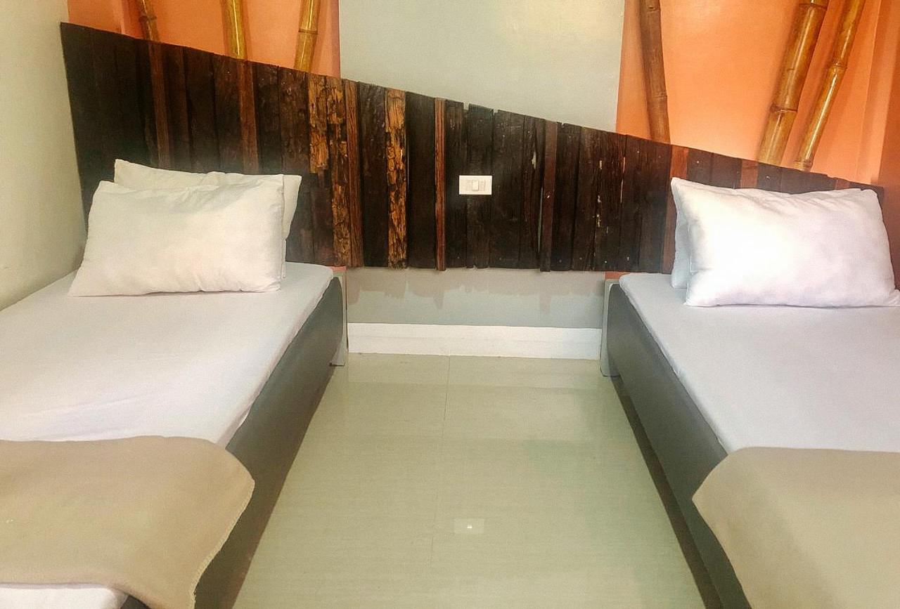 Standard Twin Room - Photo 3