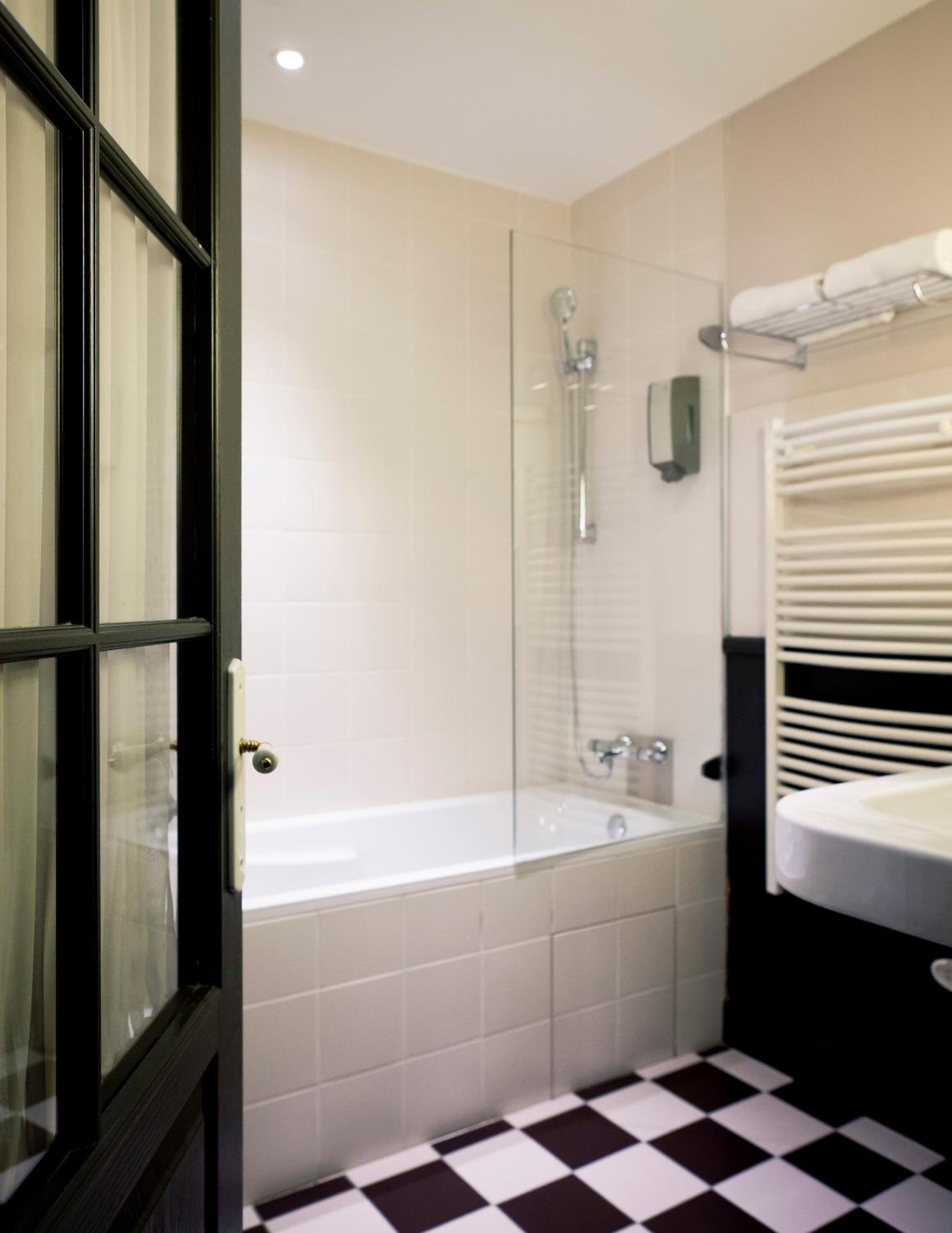 Prestige King Room - Photo 15