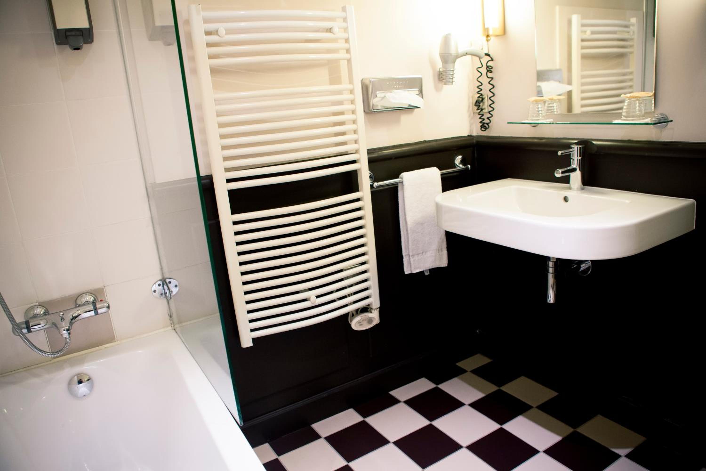 Prestige King Room - Photo 16
