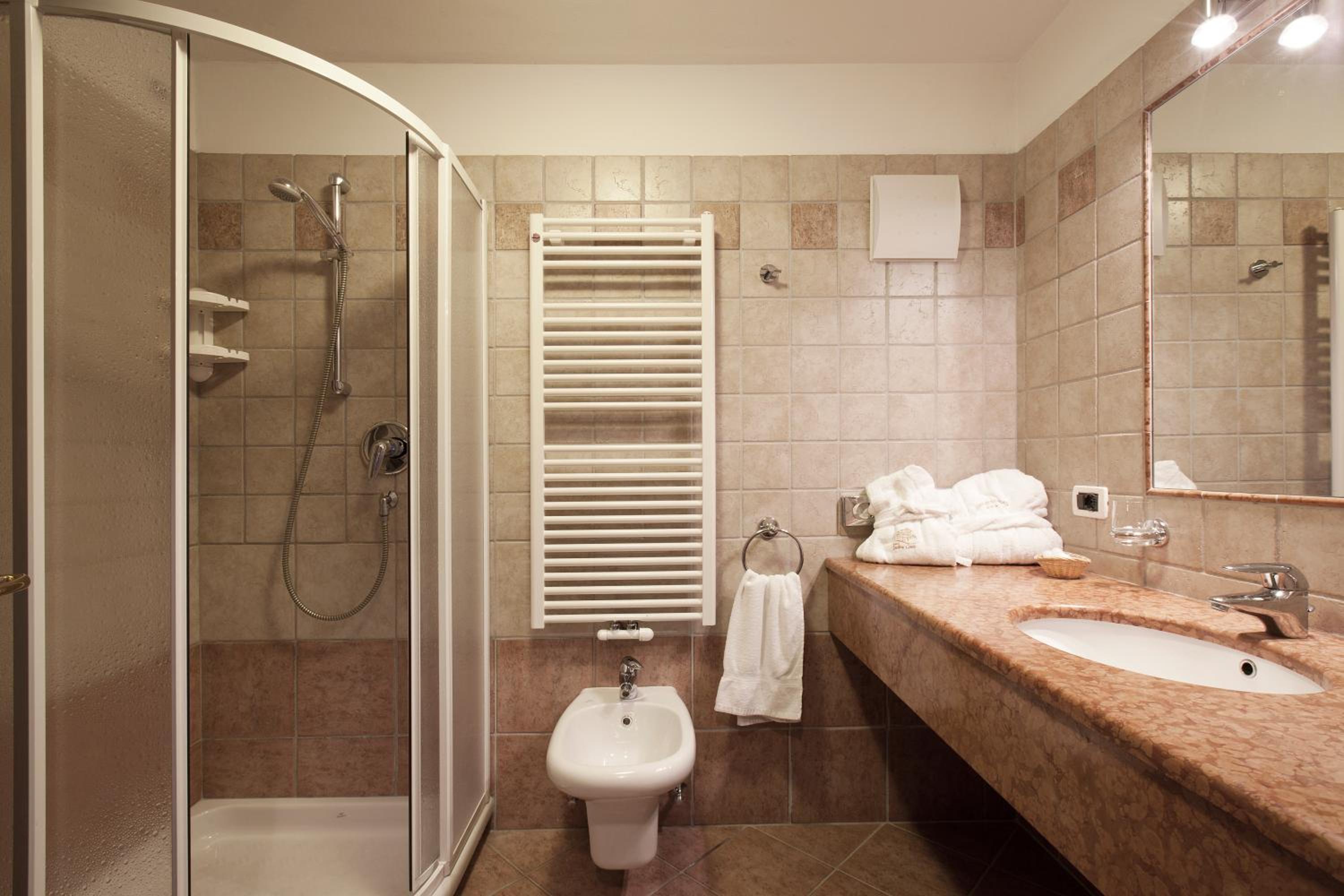Family Junior Suite (2 Adults + 2 Children) photo 2