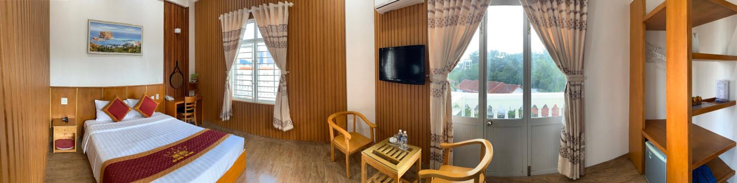 King Room with Balcony photo 1