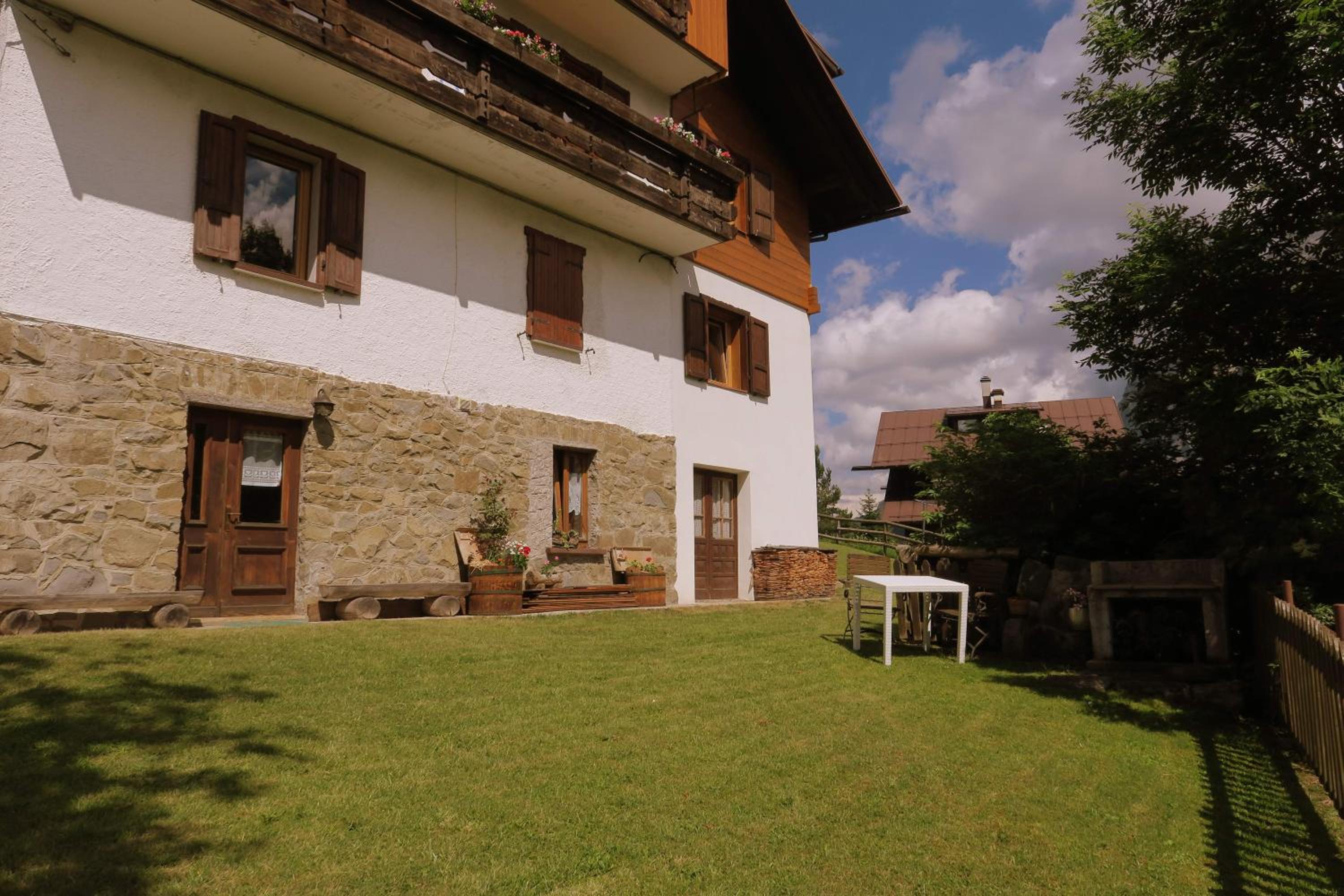 Apartment with Mountain View photo 3