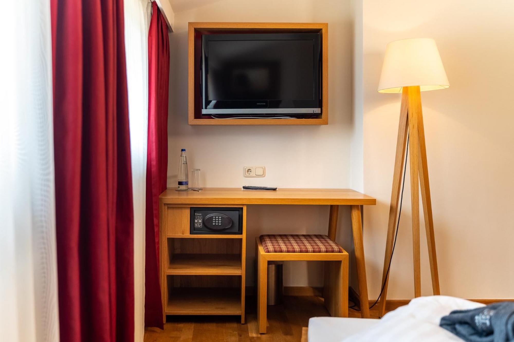 Single Room photo 3