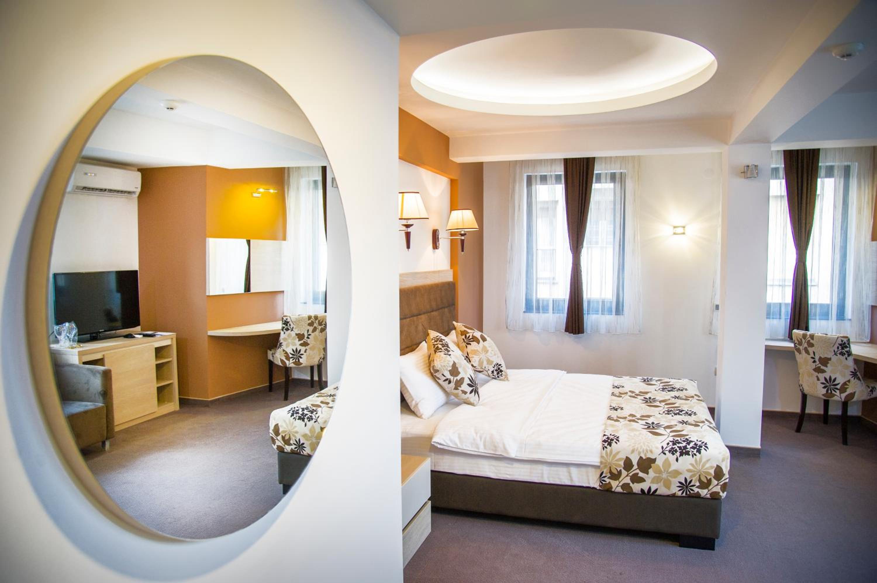 Deluxe Double or Twin Room - Photo 12