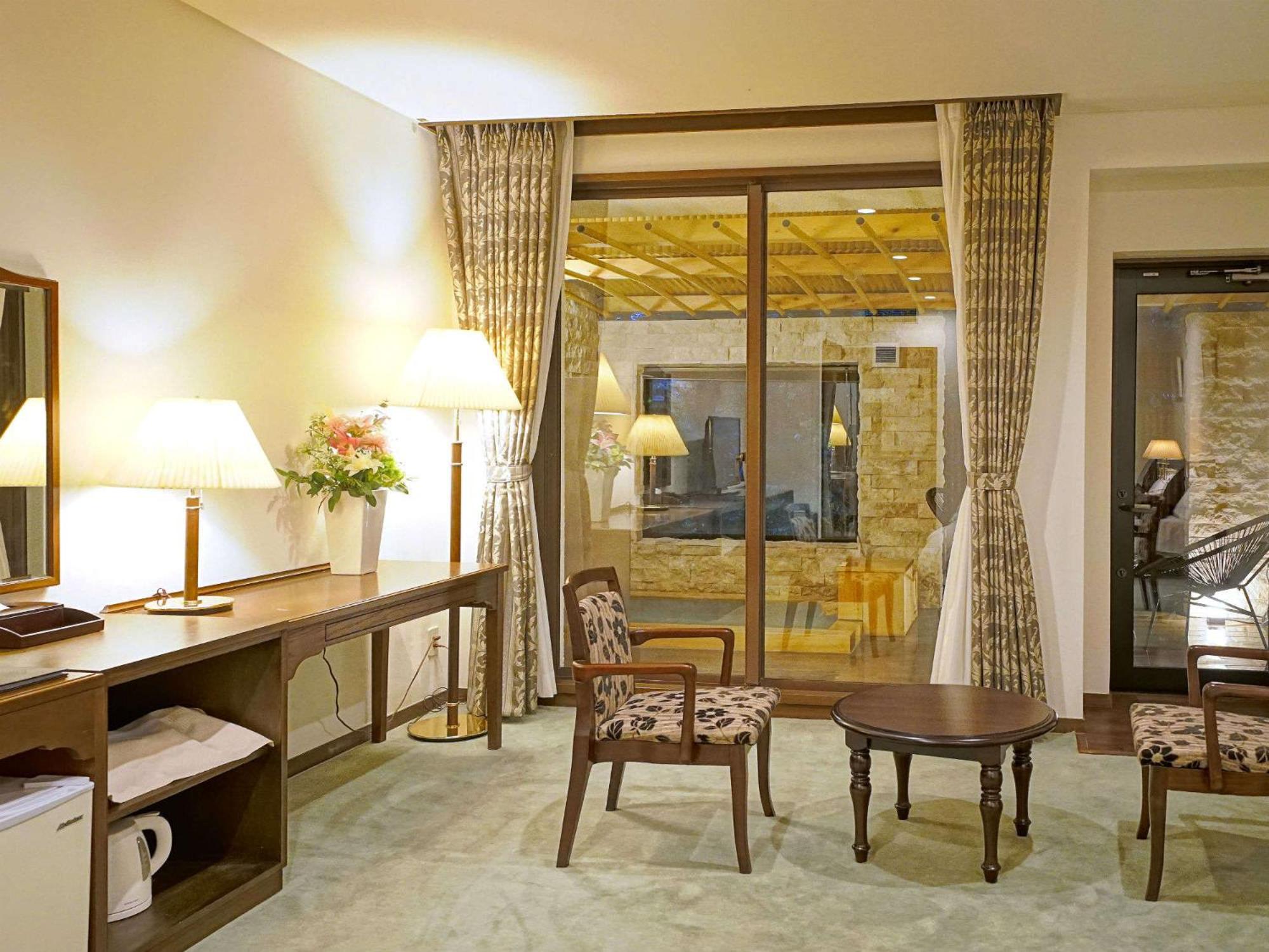Twin Room with Private External Bathroom photo 2