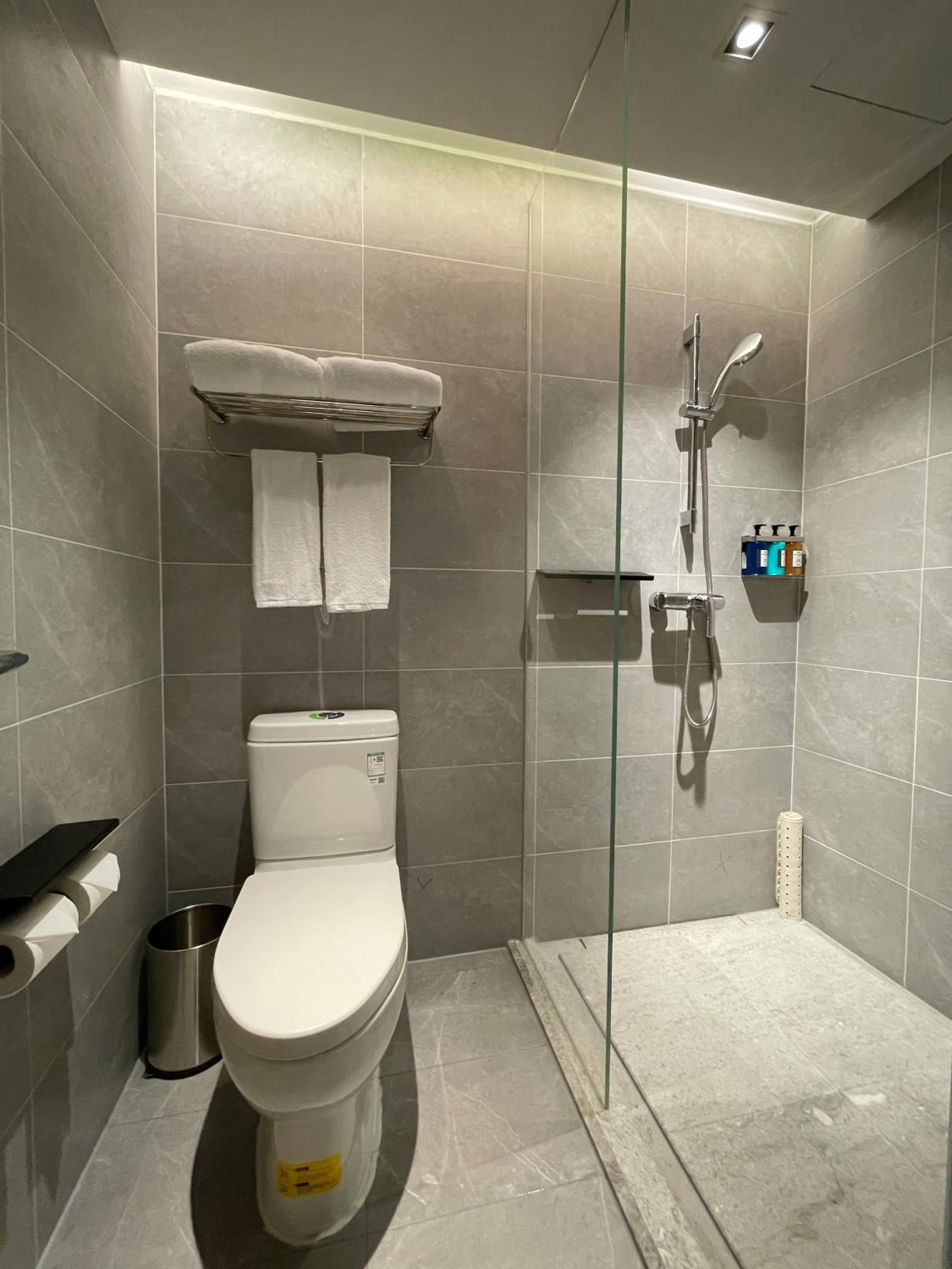Standard Twin Room - Photo 3