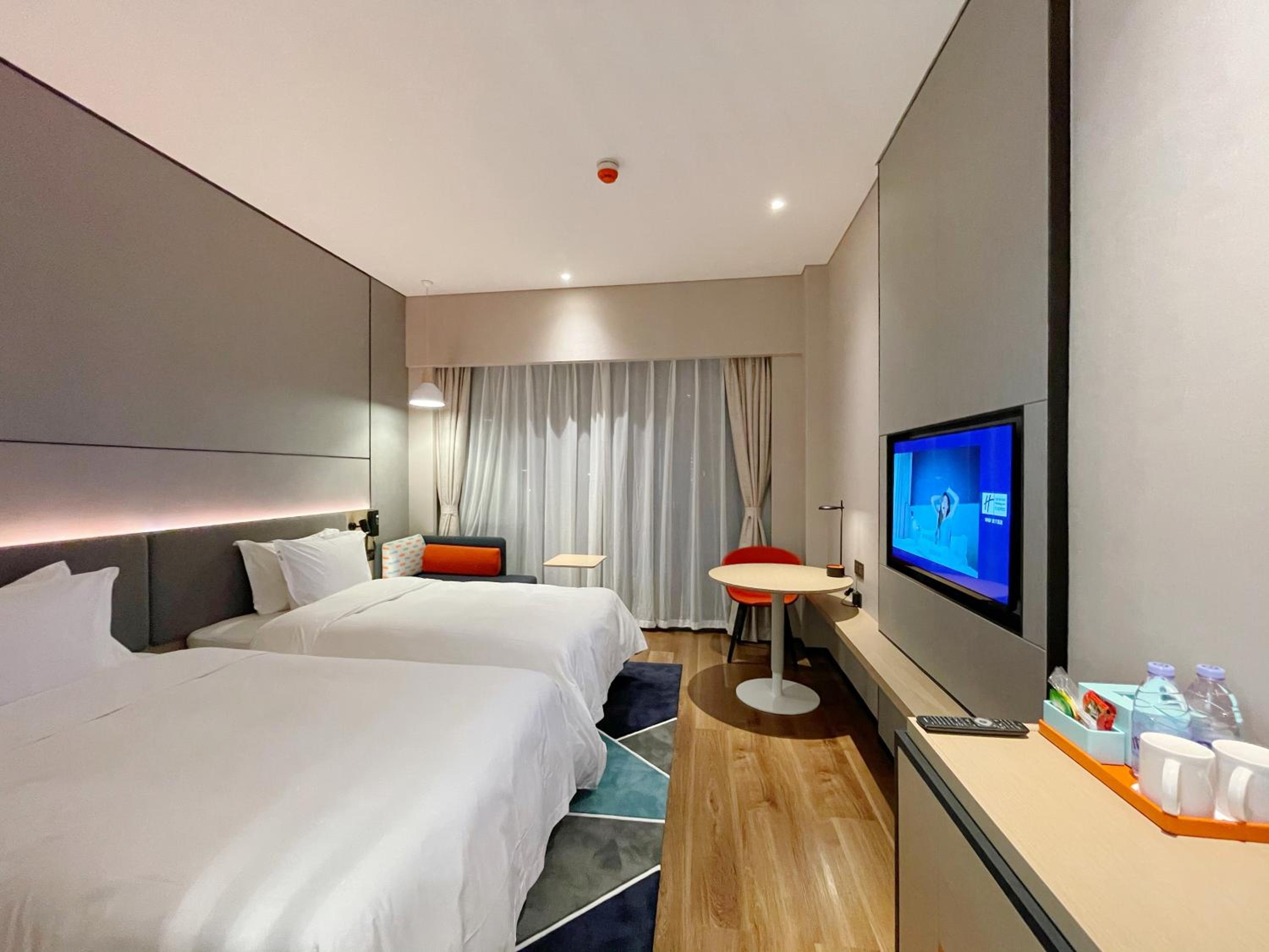 Standard Twin Room - Photo 2
