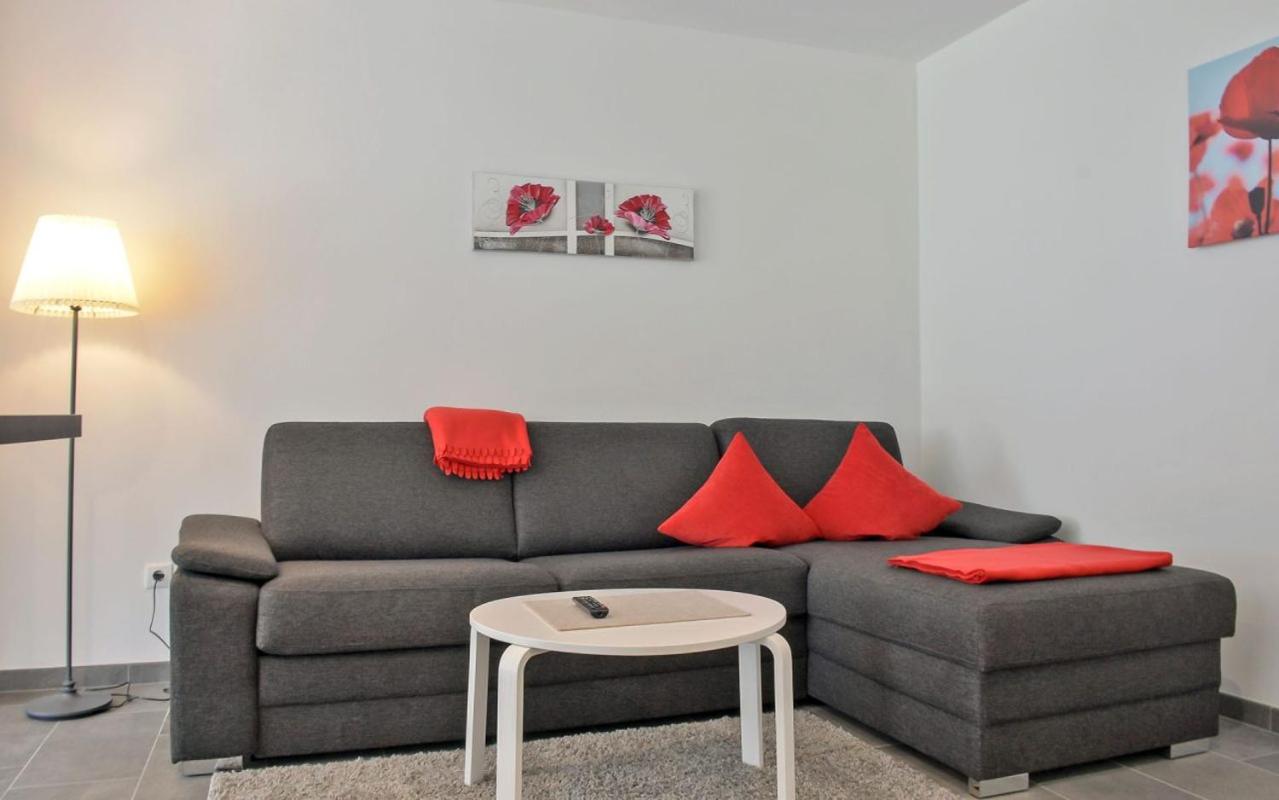 Two-Bedroom Apartment with Mountain View
