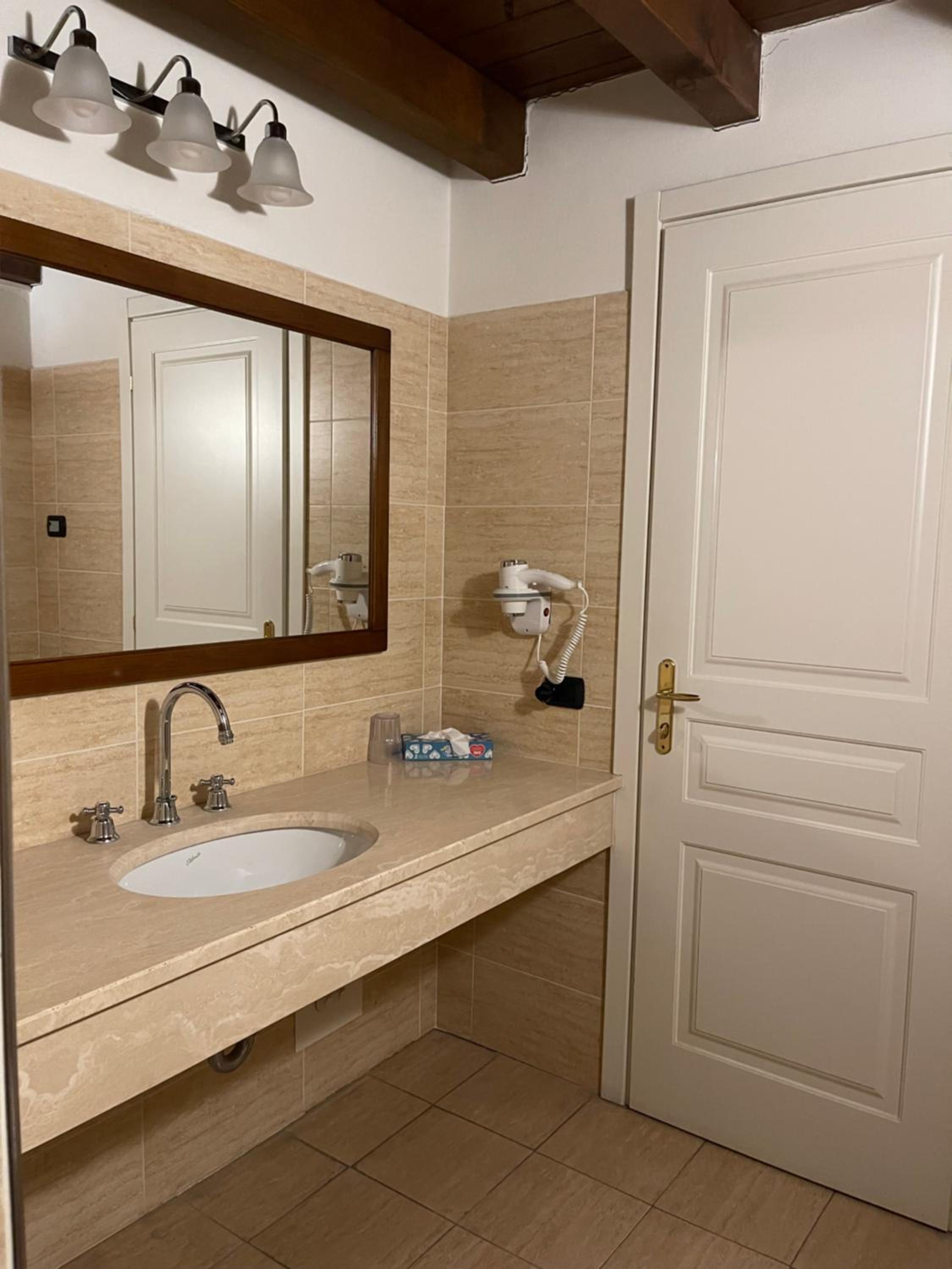 Deluxe Double or Twin Room photo 3