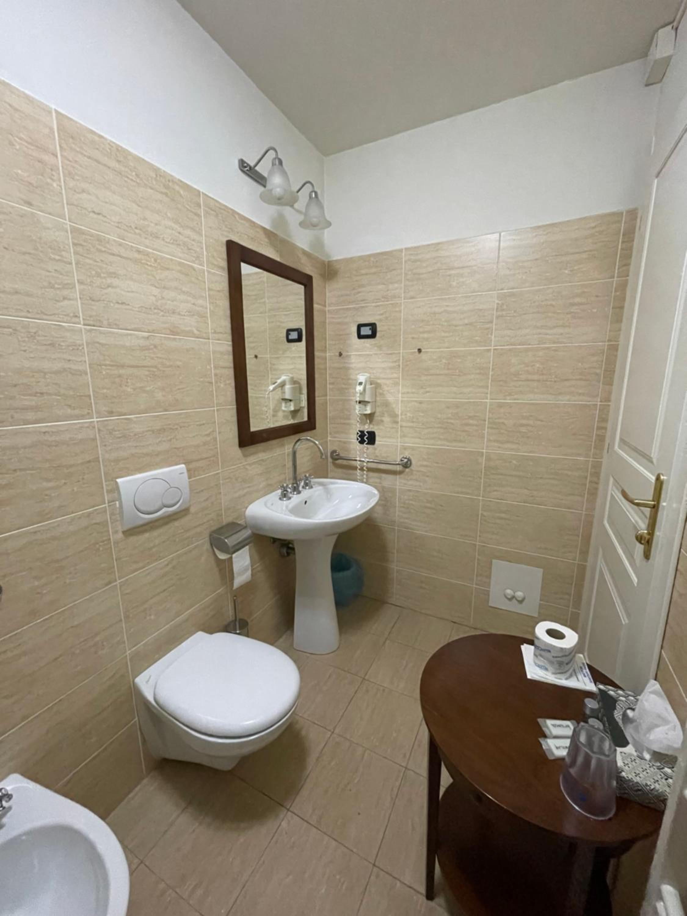 Standard Double or Twin Room photo 3