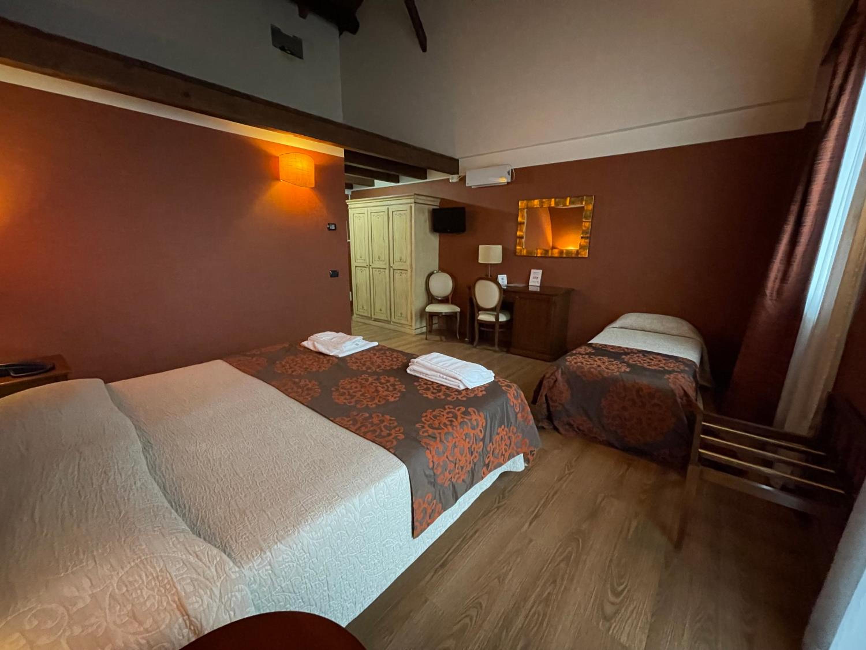 Standard Triple Room photo 2