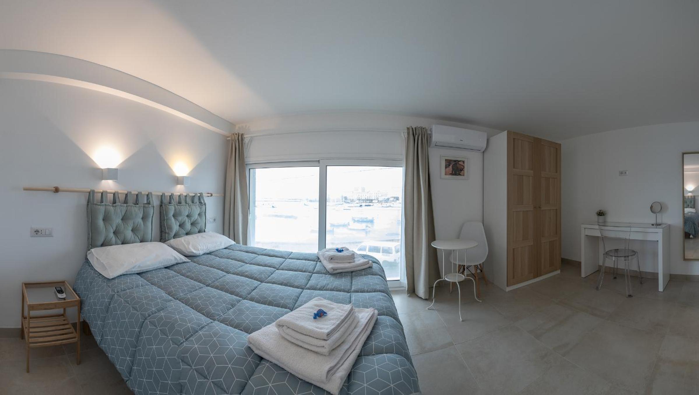 Two-Bedroom House - Photo 24