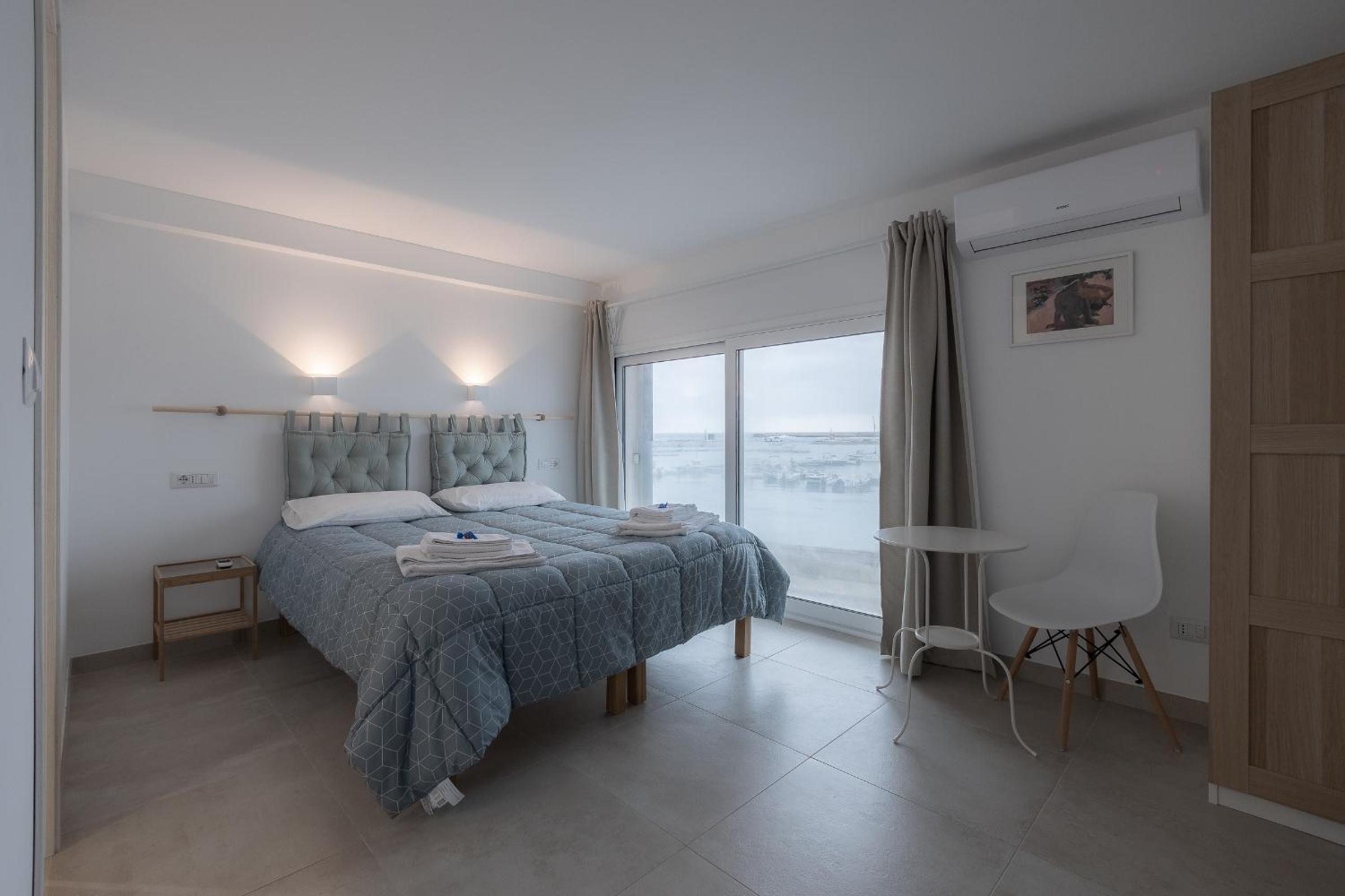 Two-Bedroom House - Photo 9