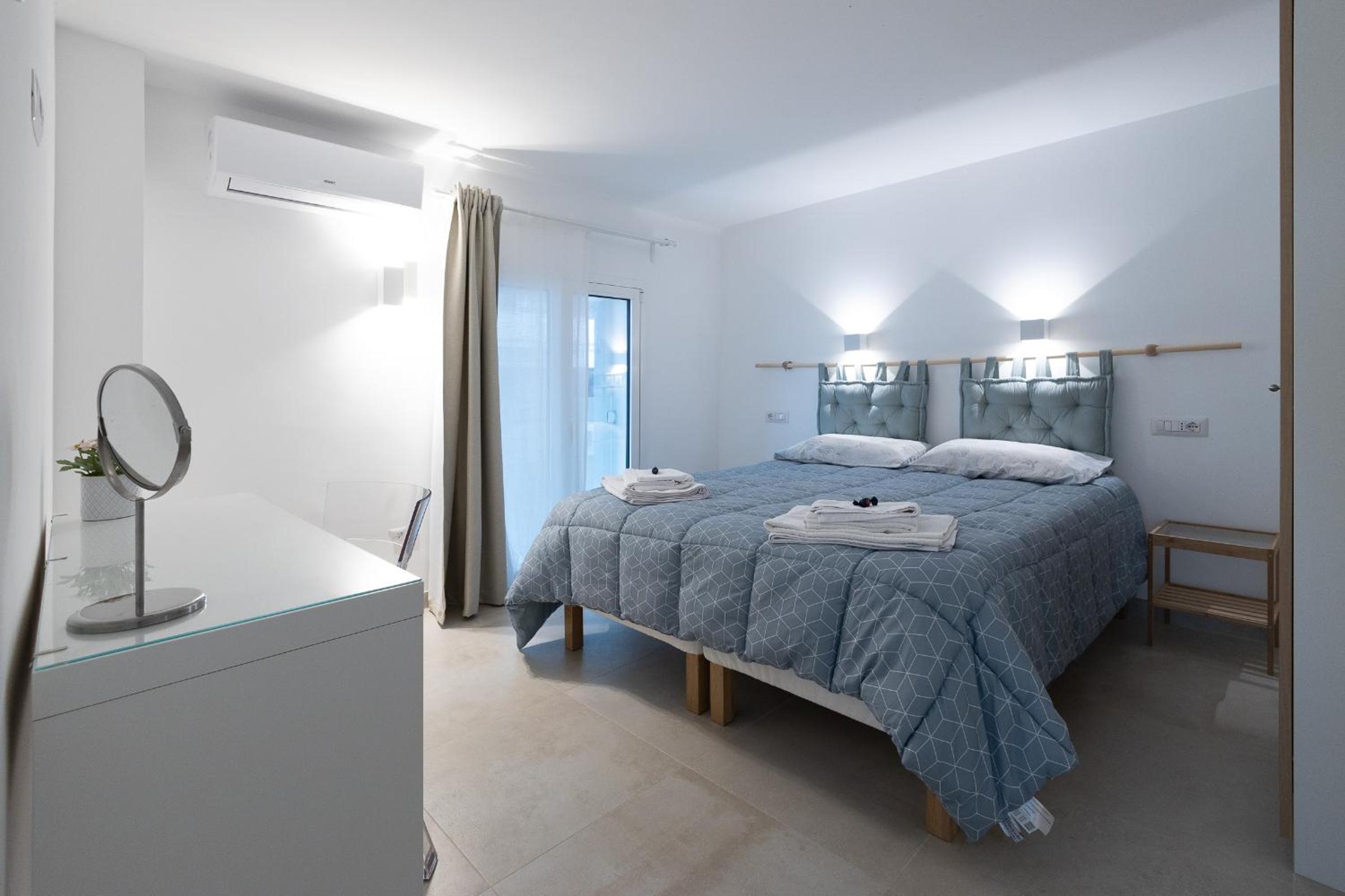 Two-Bedroom House - Photo 35