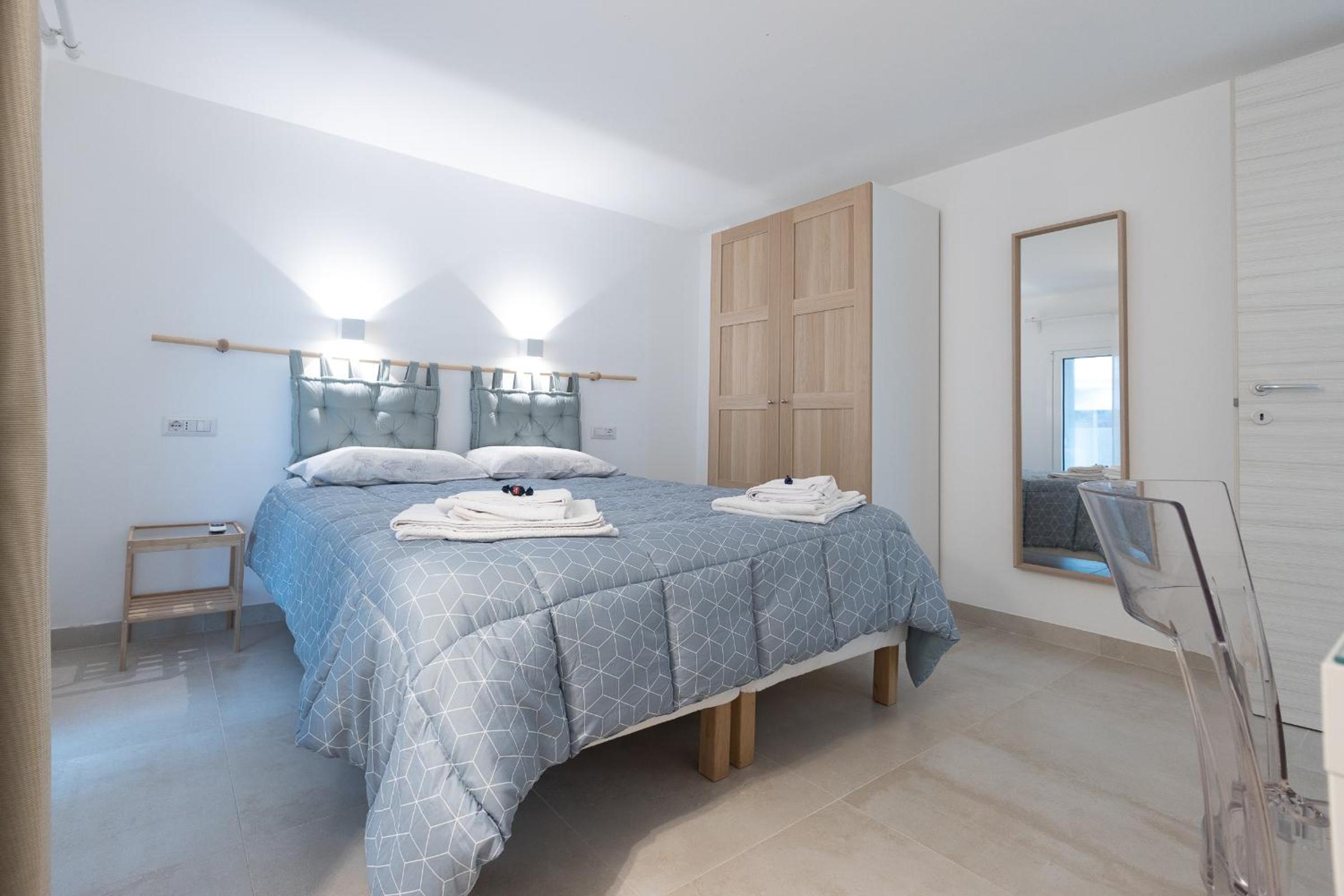 Two-Bedroom House - Photo 40