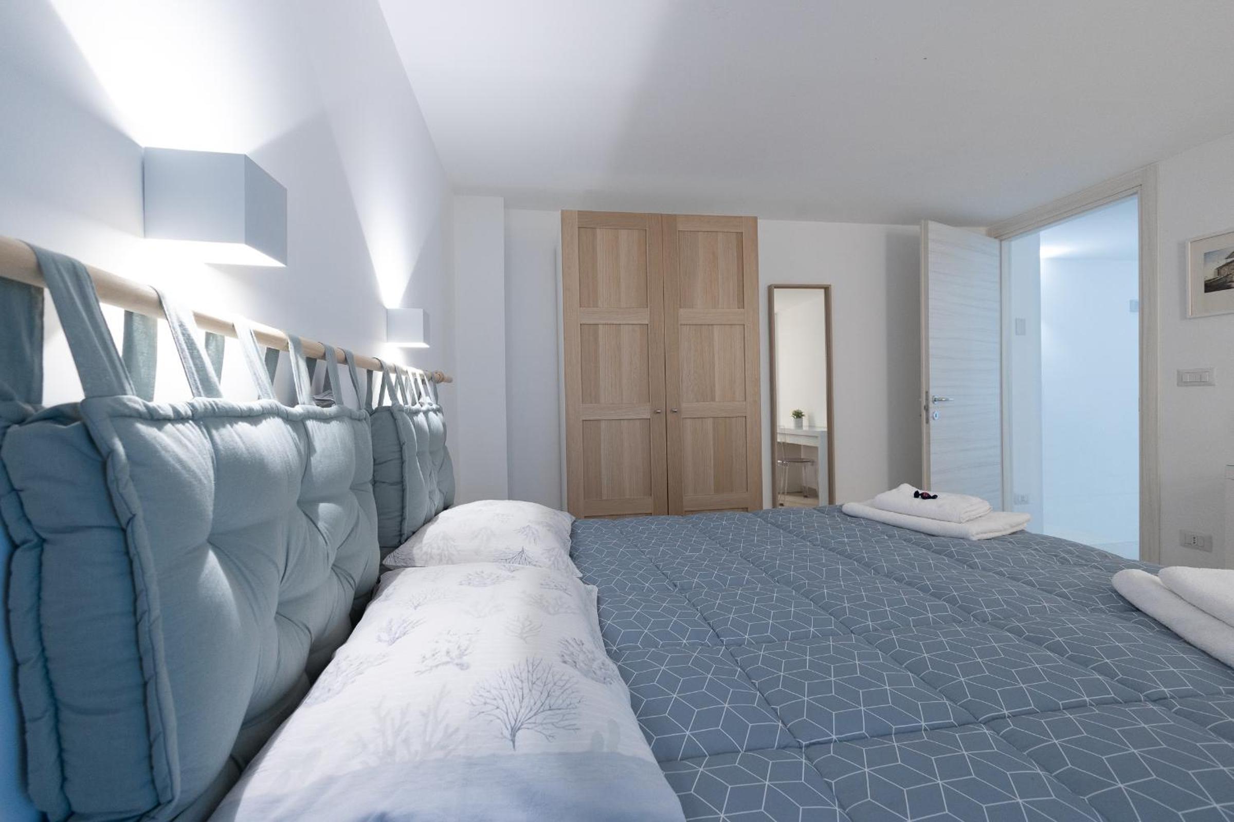 Two-Bedroom House - Photo 42
