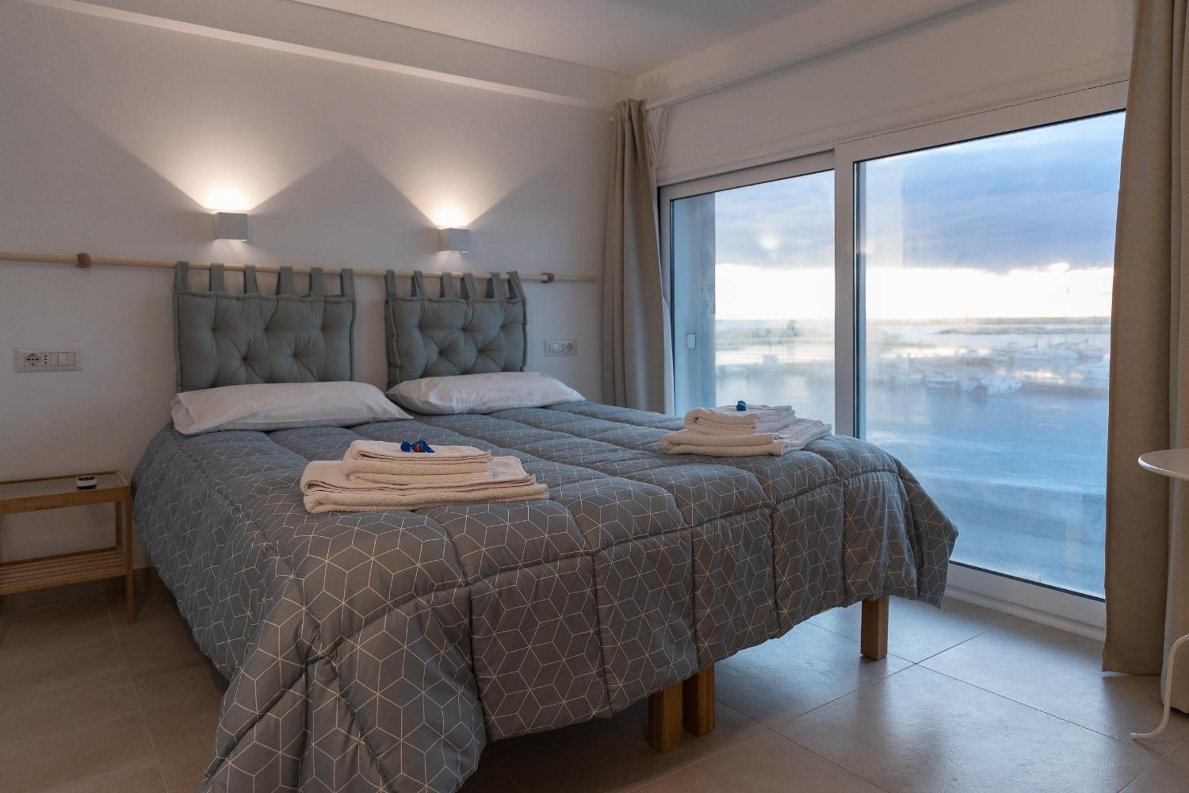 Two-Bedroom House - Photo 47