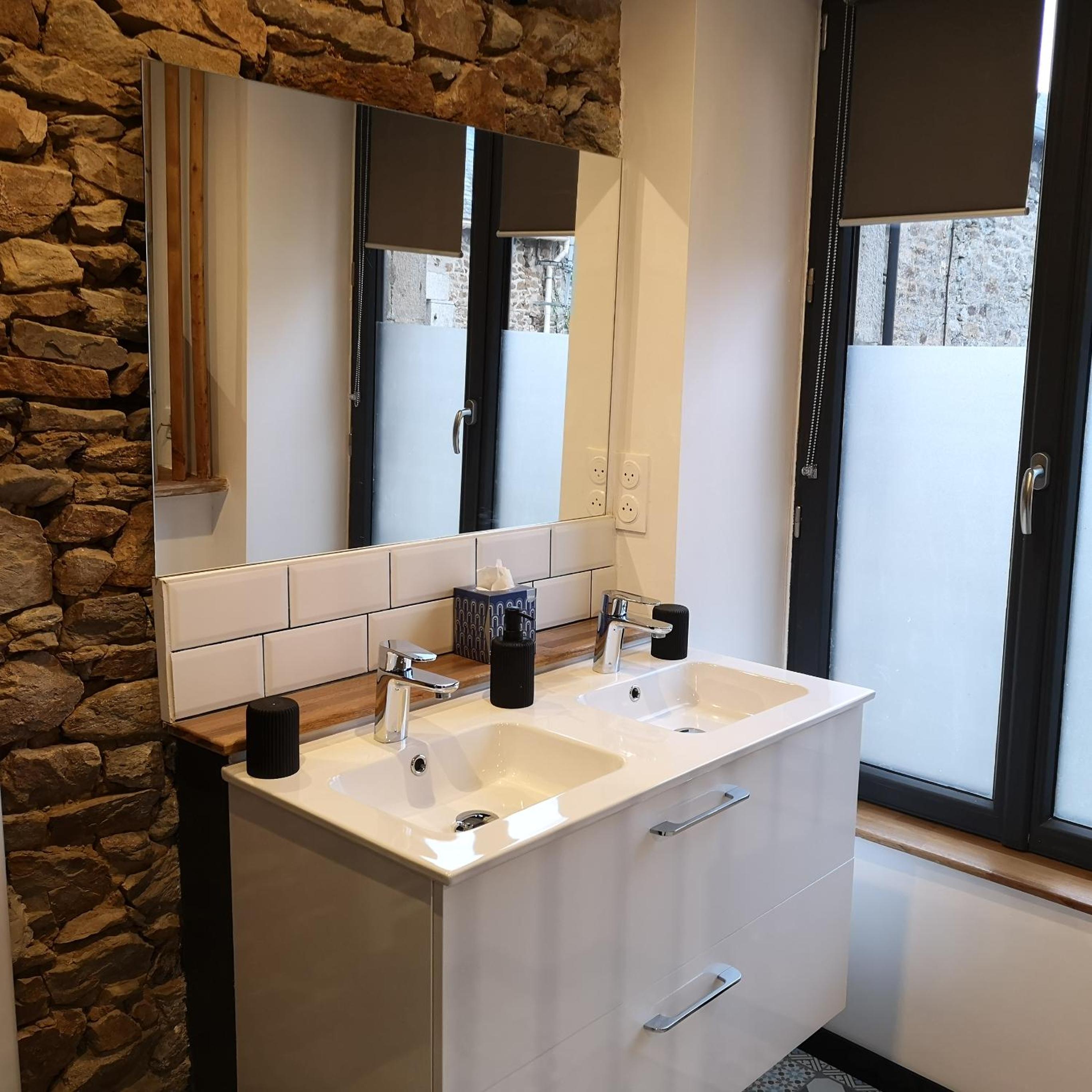 Deluxe Double Room with Shower photo 3