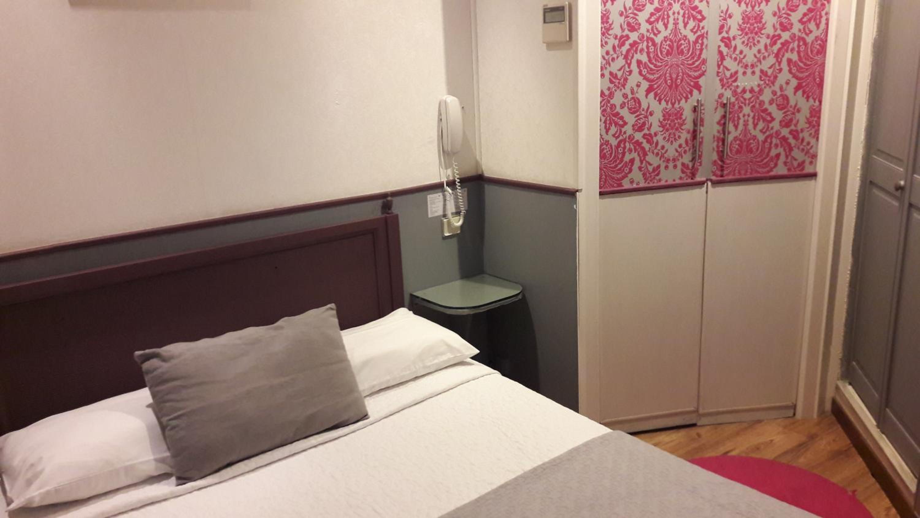 Standard Double Room - Photo 7