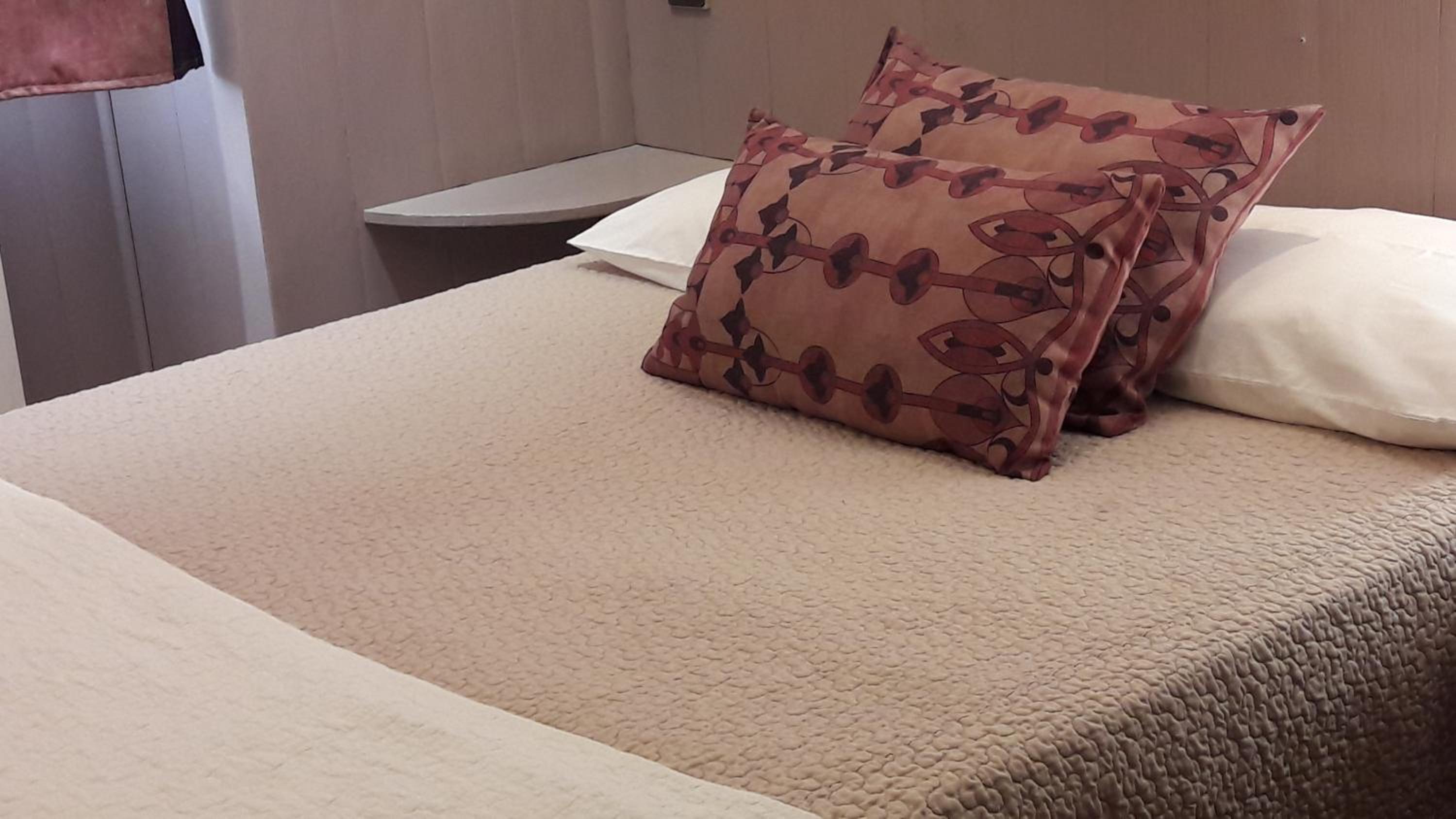 Standard Double Room - Photo 8