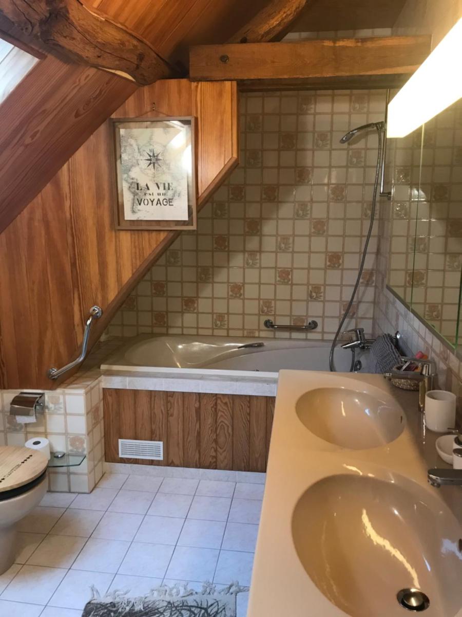 Family Room with Private Bathroom photo 2