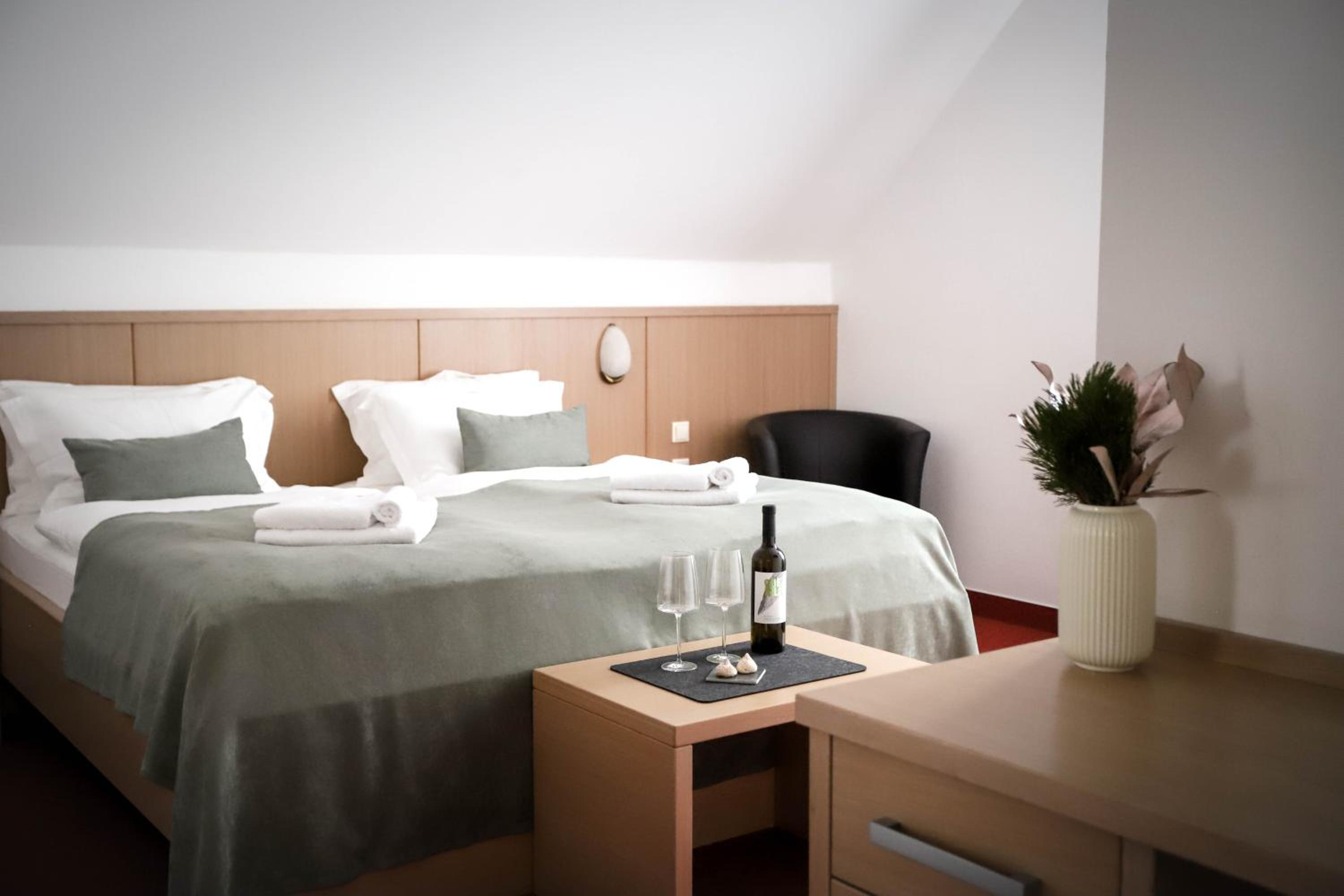 Double Room - Photo 13