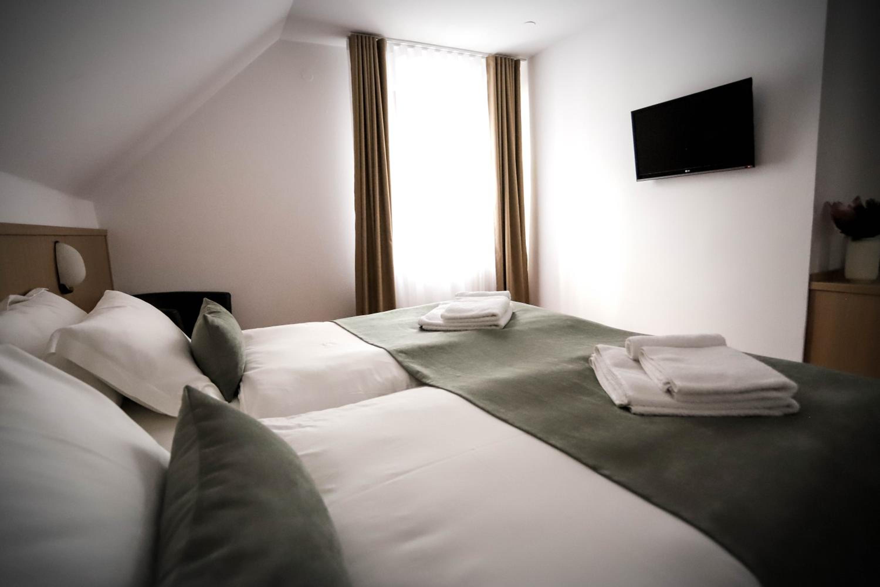 Double Room - Photo 4