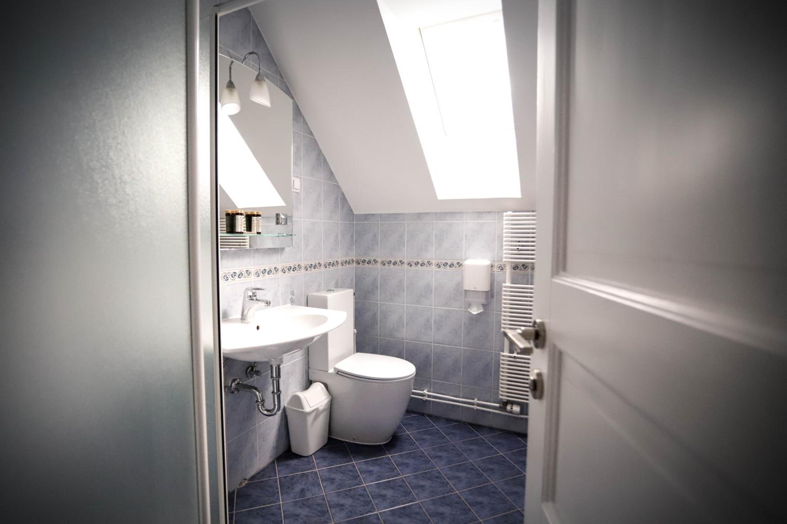 Double Room - Photo 16