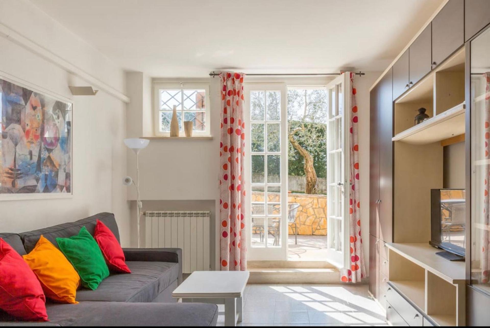 One-Bedroom Apartment with Garden View