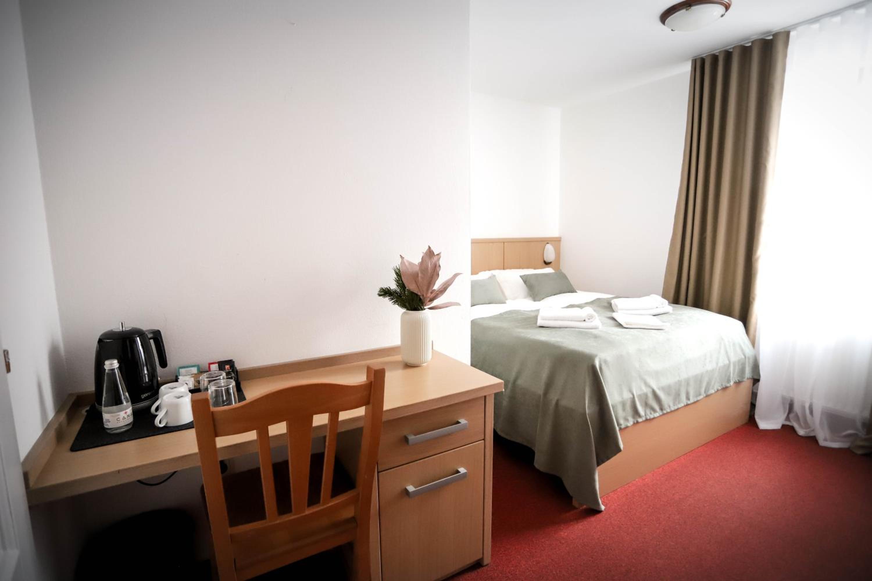 Double Room - Photo 8