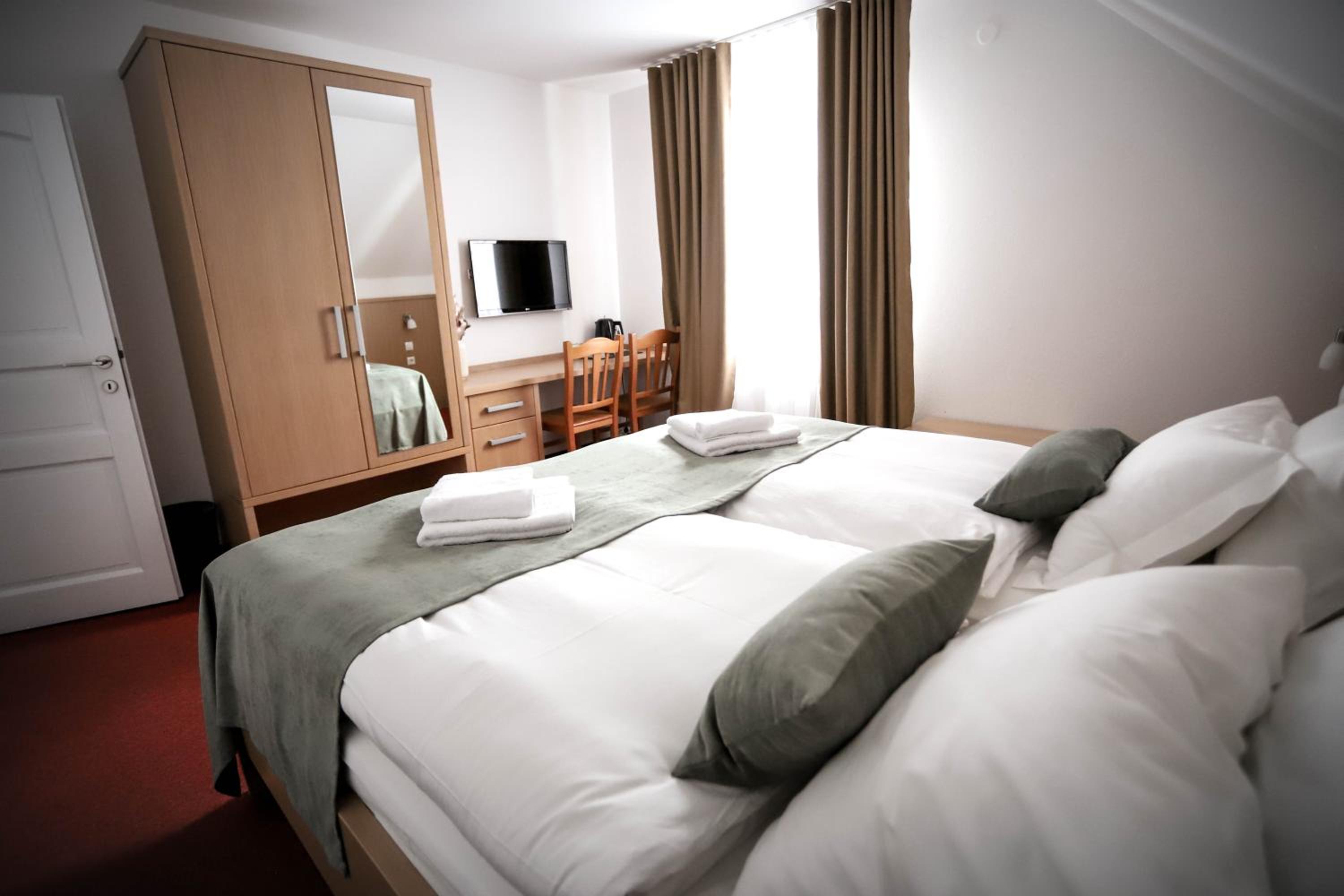 Double Room - Photo 2
