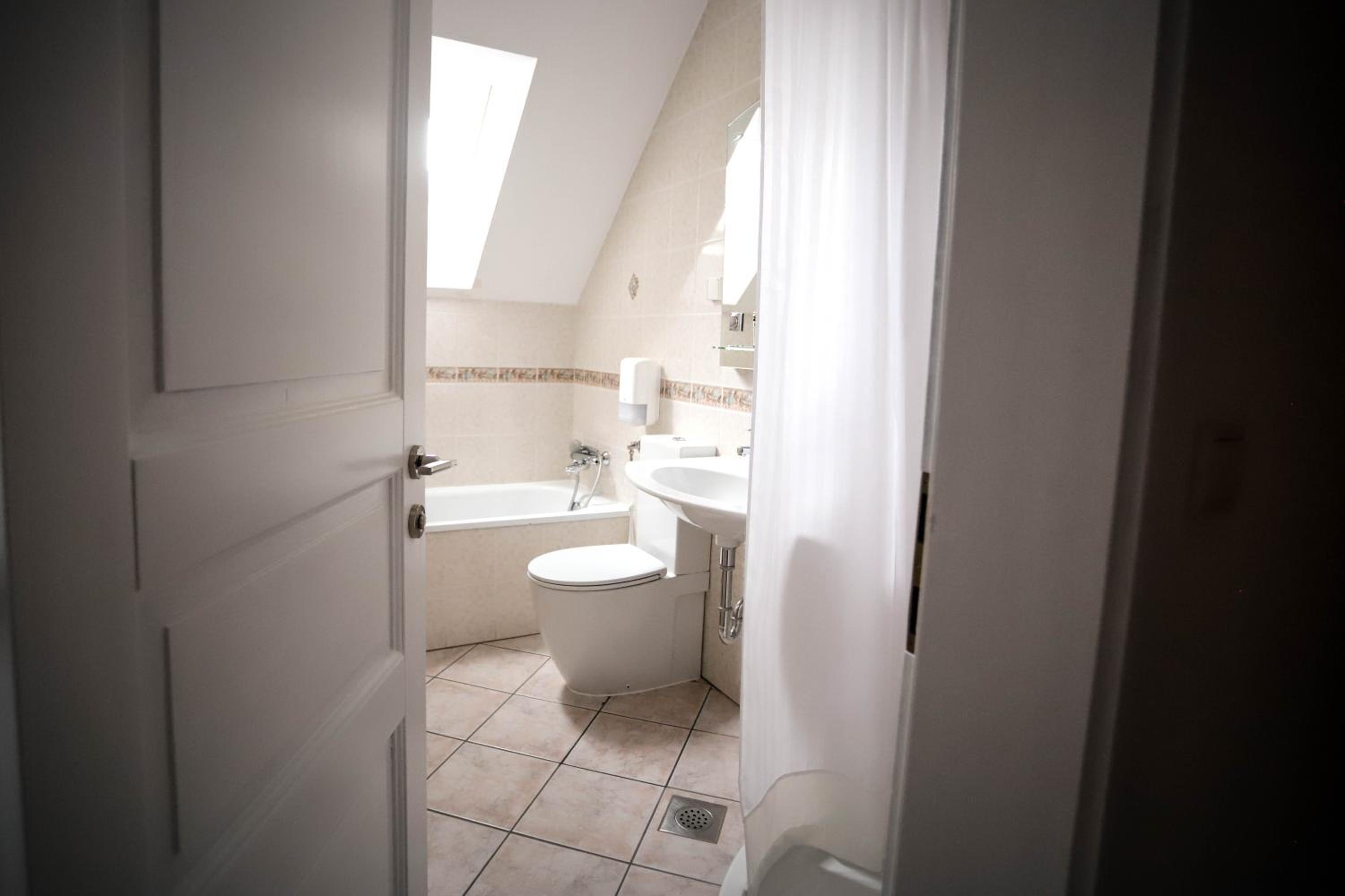 Double Room - Photo 5