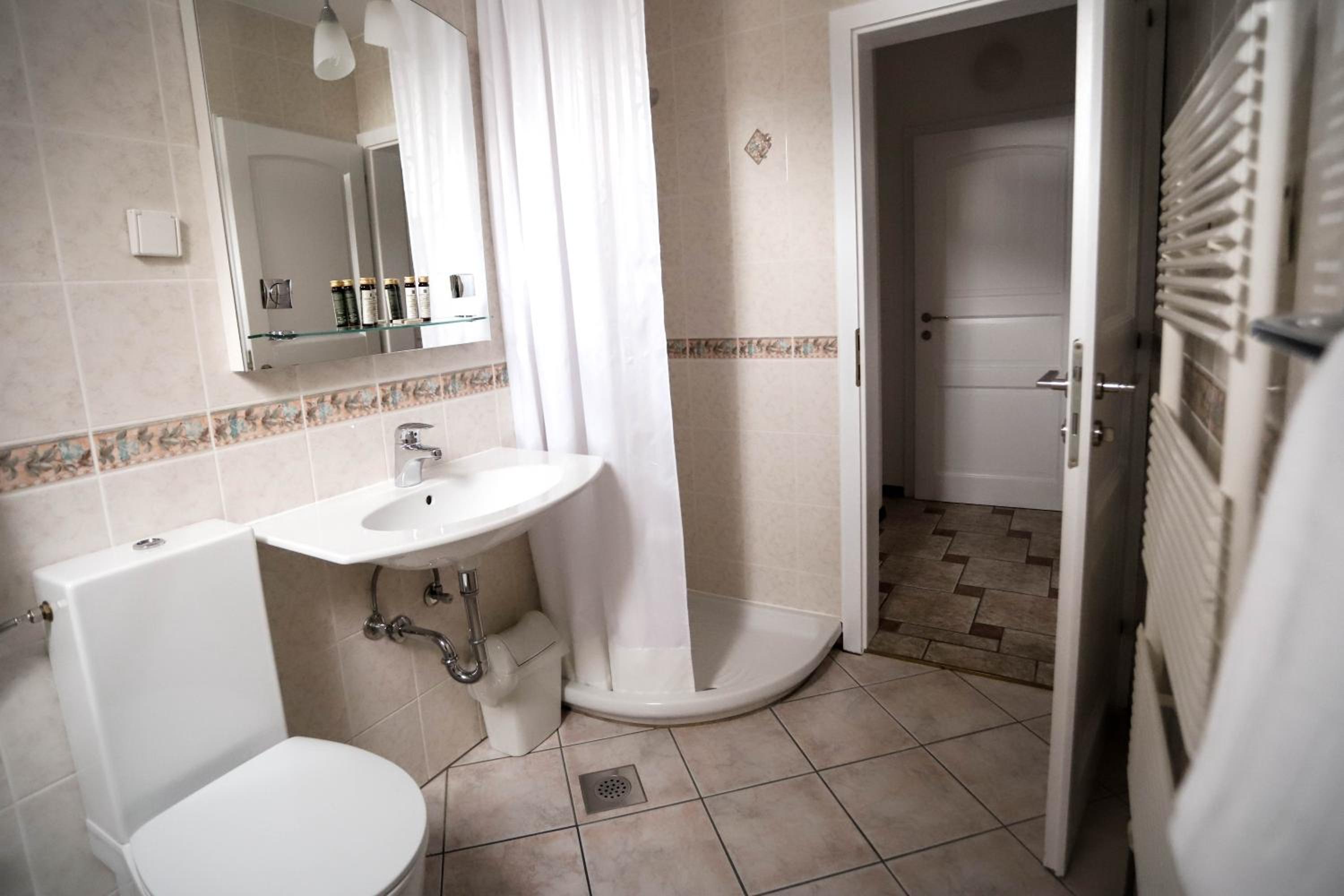 Double Room - Photo 6