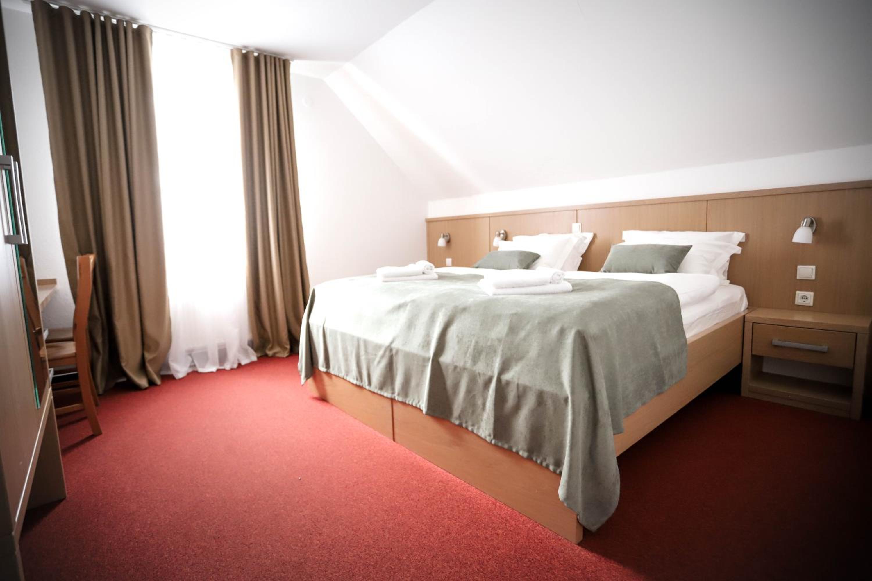 Double Room - Photo 7