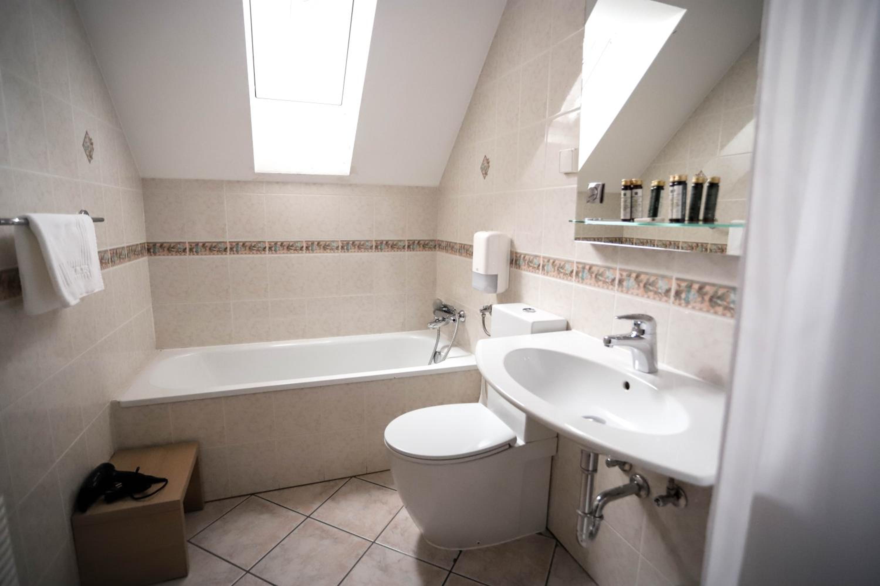 Double Room - Photo 9