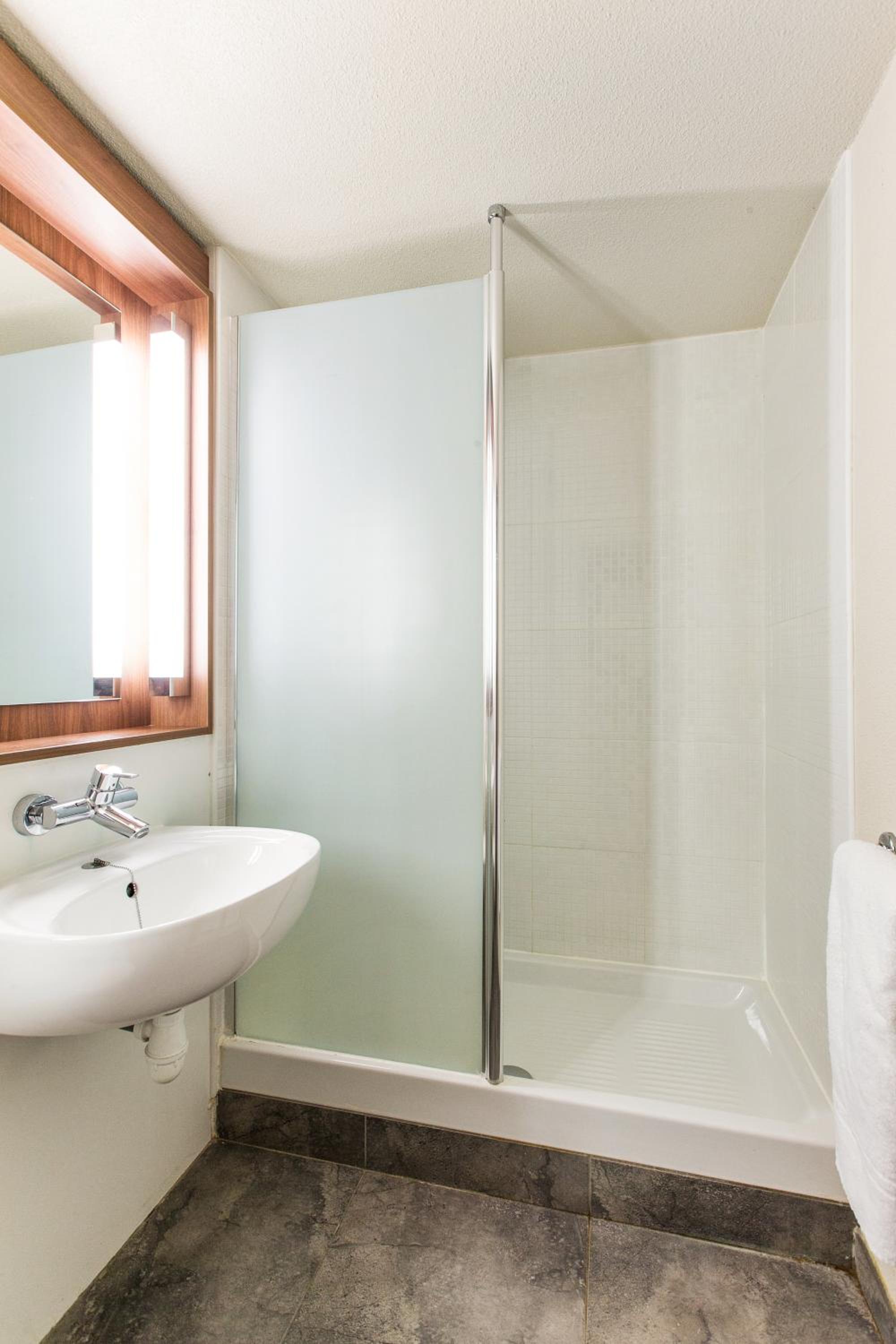 Standard Double Room - Photo 7