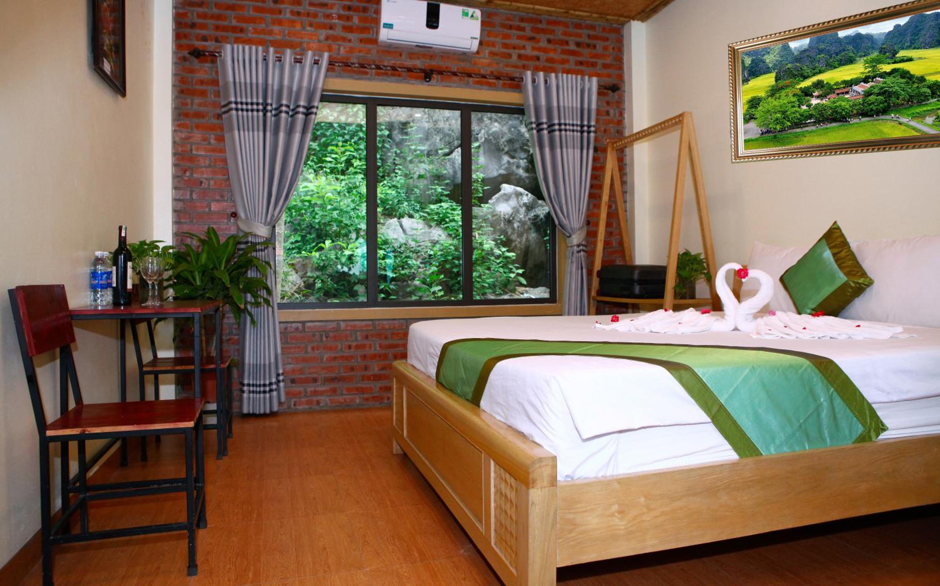 Deluxe Bungalow with Garden View photo 3