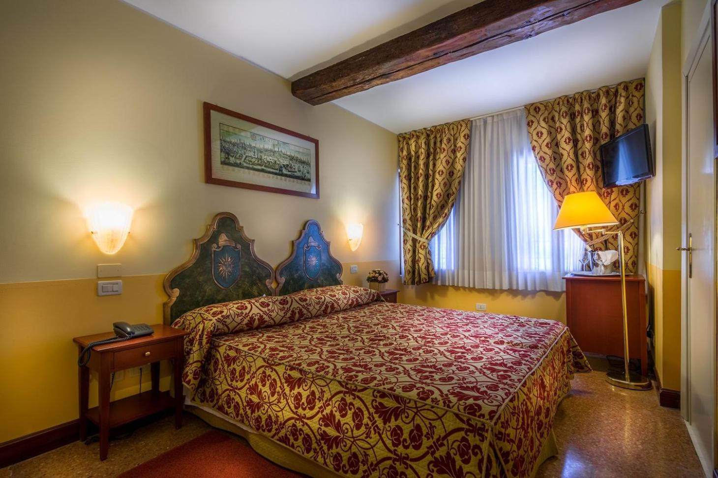 Superior Double Room with Canal View photo 1