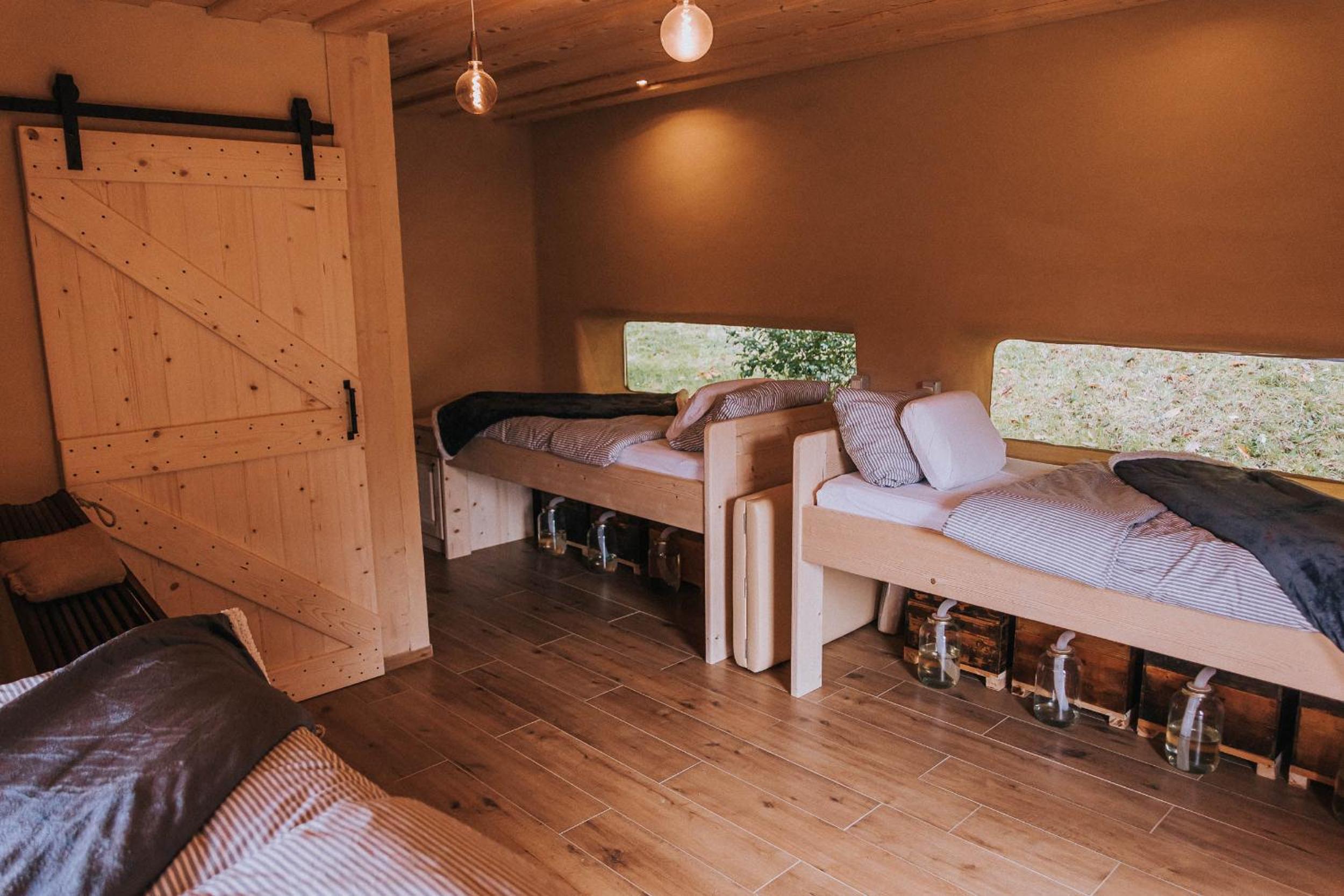 One-Bedroom Apartment - Photo 1