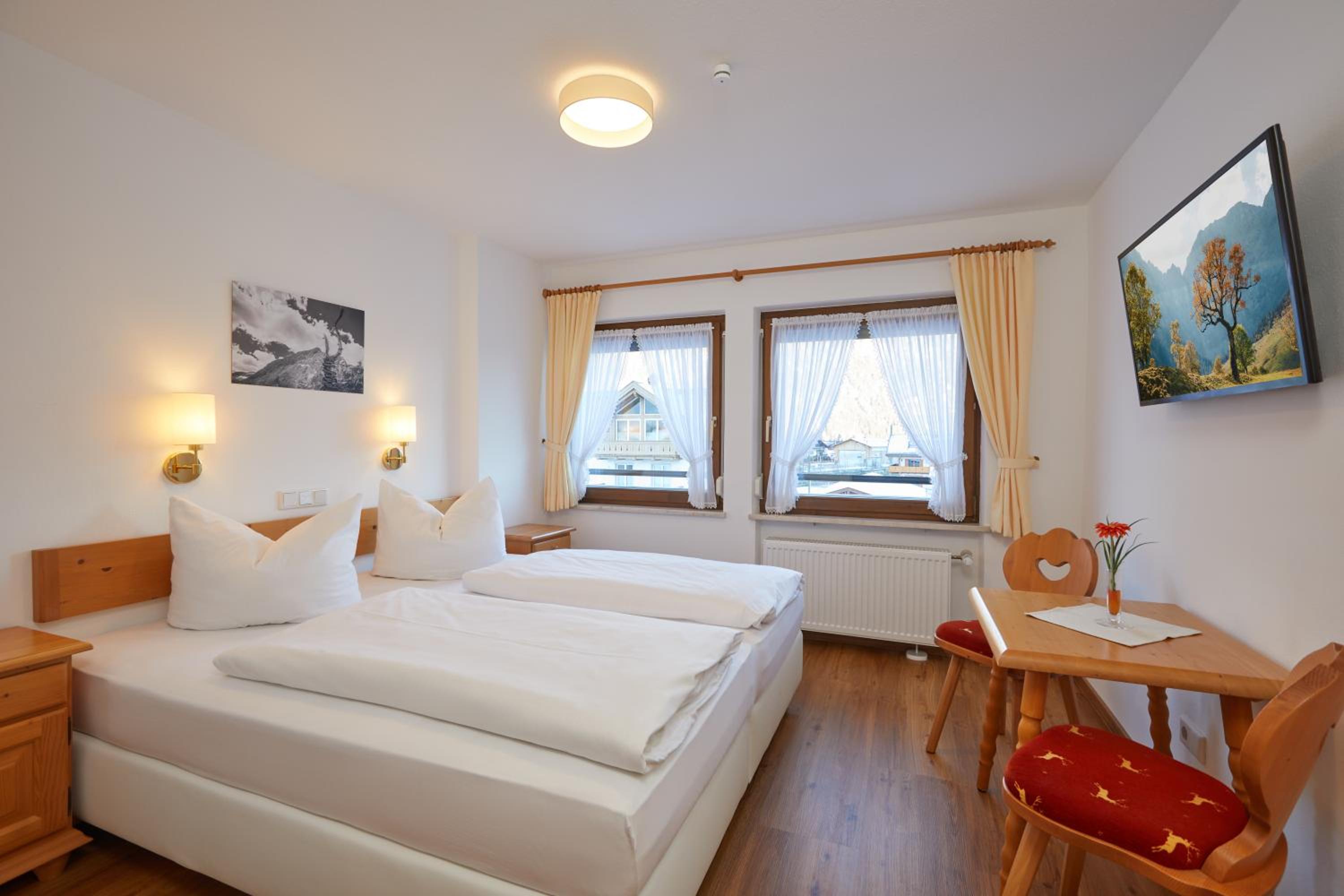Budget Double Room photo 3