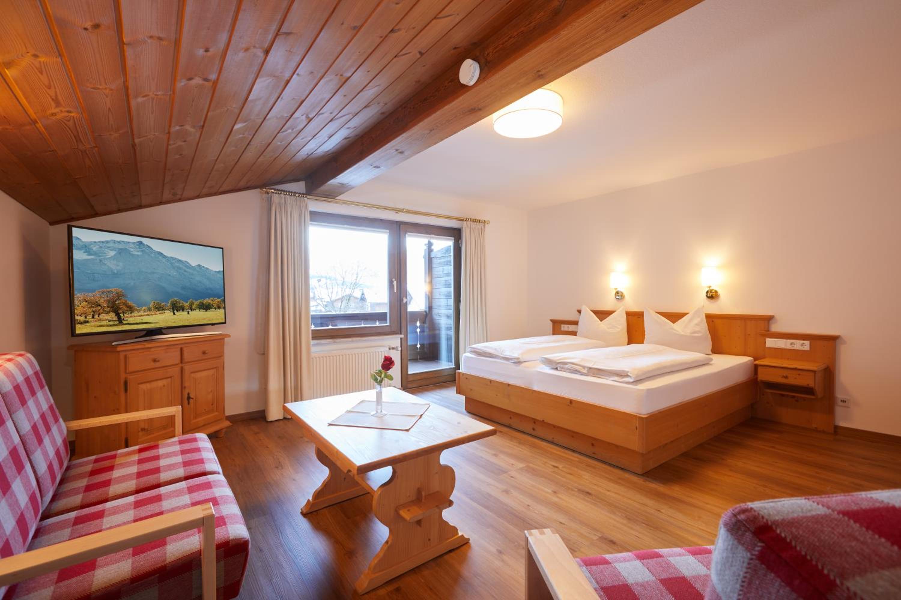Superior Double Room with Balcony and Mountain View photo 1