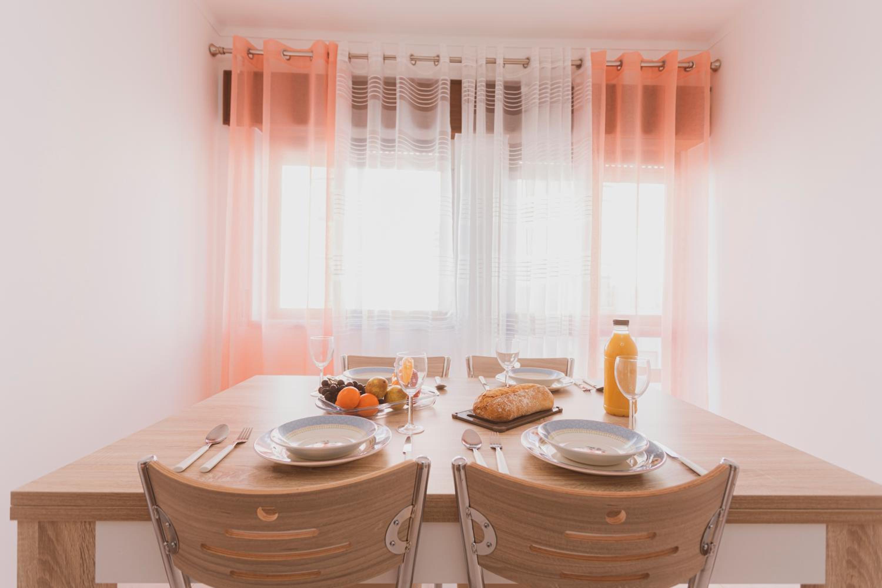 One-Bedroom Apartment - Photo 3