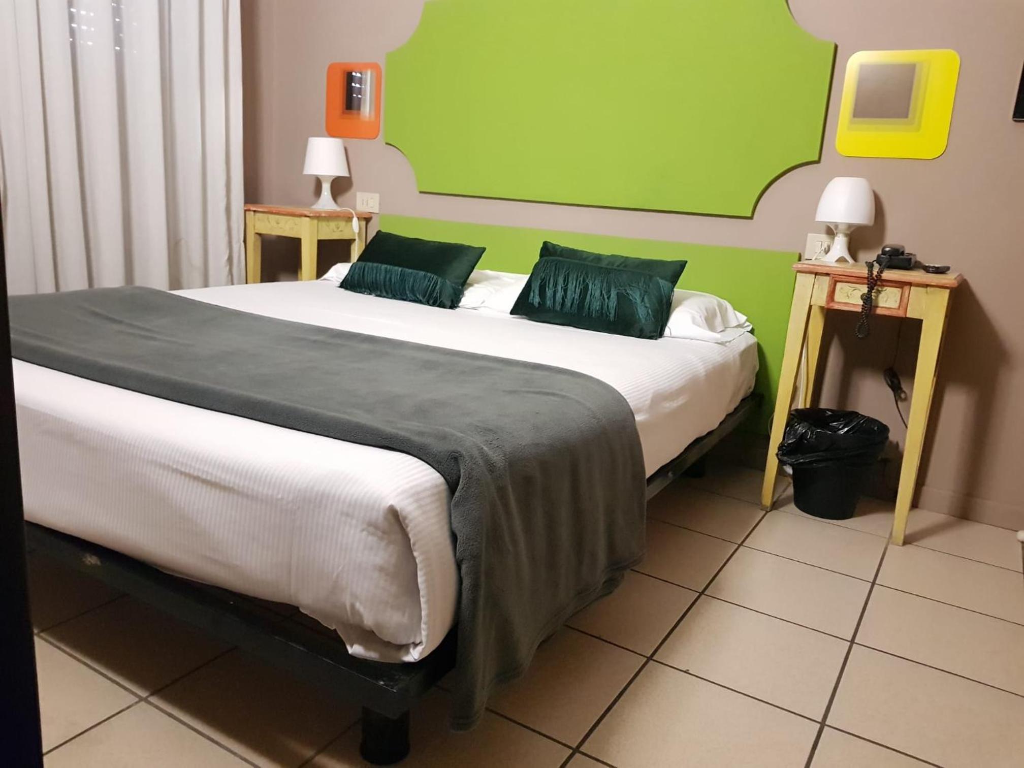 Double or Twin Room - Photo 9
