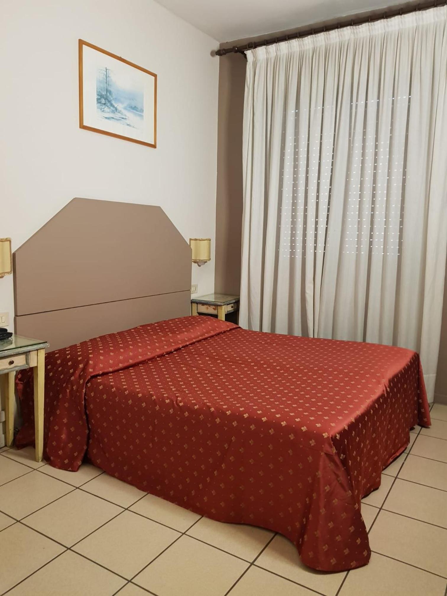 Double or Twin Room - Photo 5