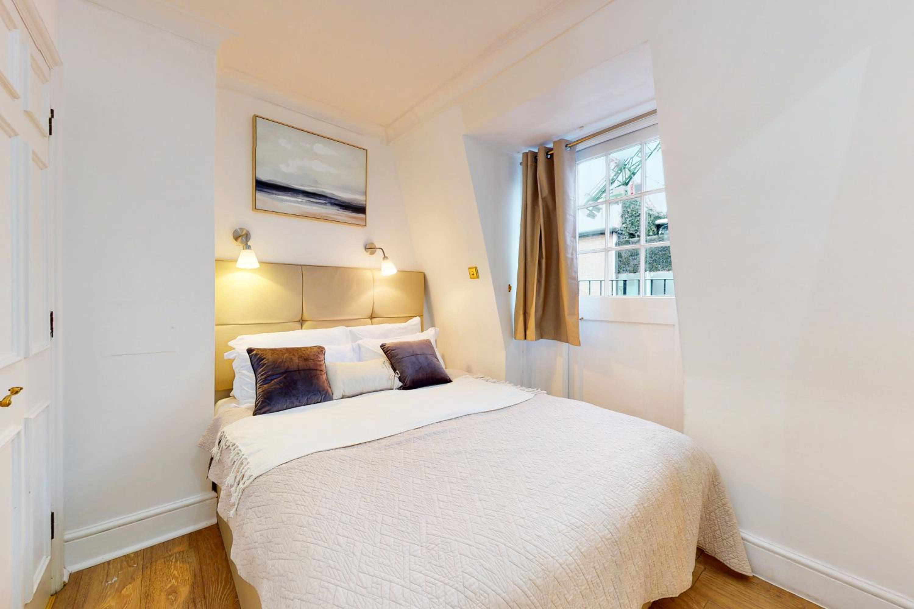 Two-Bedroom Apartment with Balcony photo 1