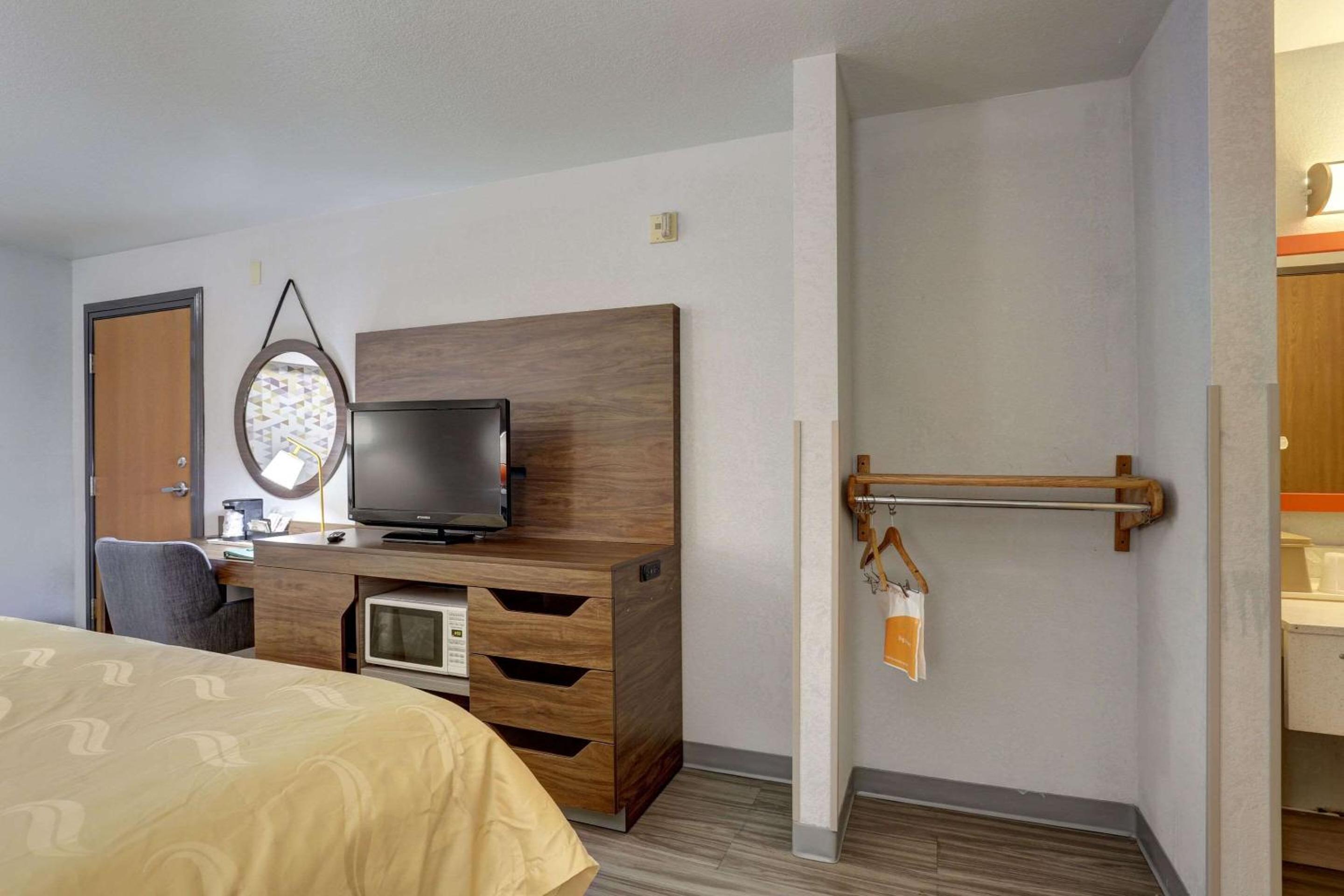 King Room - Accessible/Non-Smoking photo 3