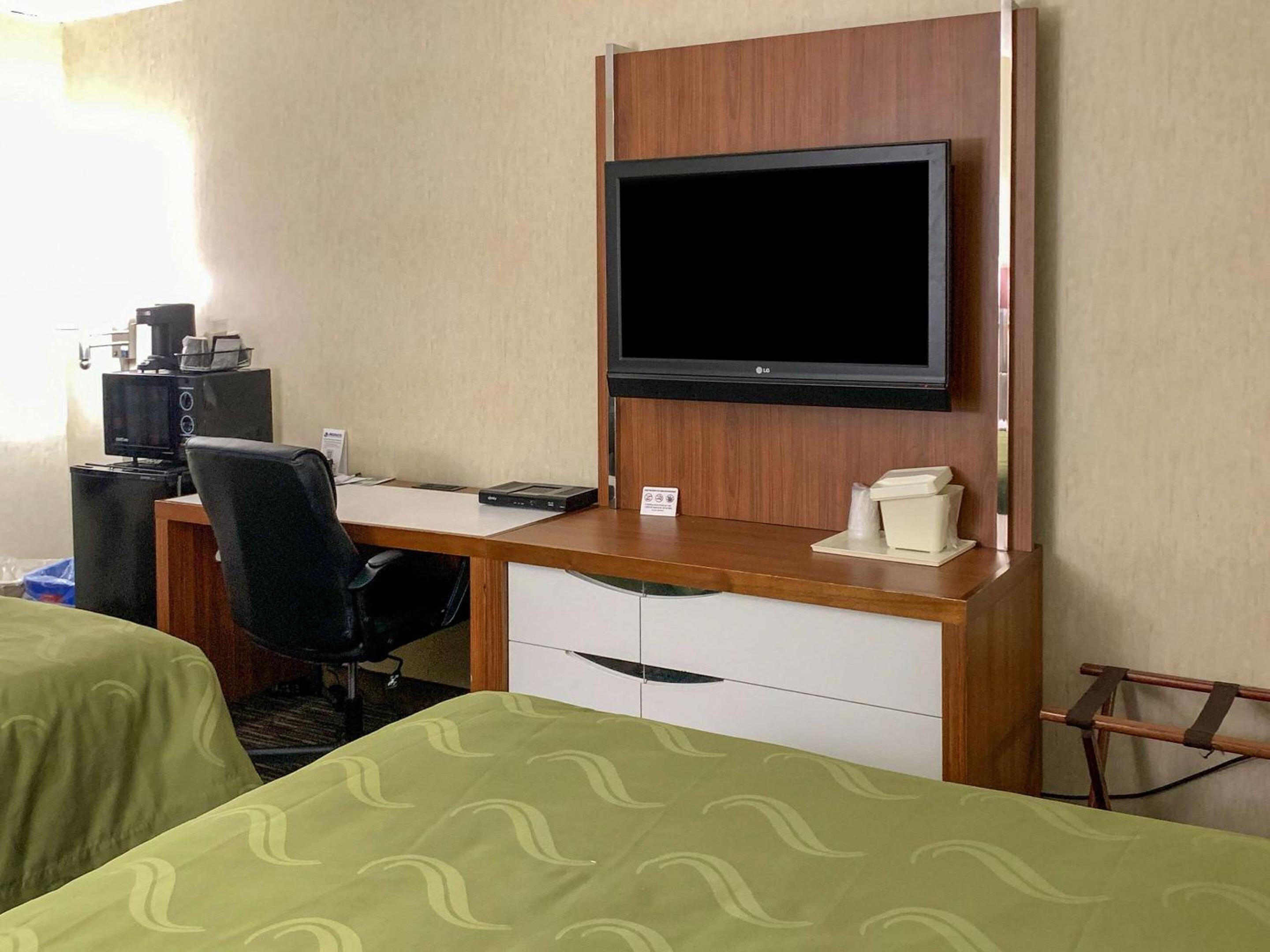 Double Room with Two Double Beds - Non-Smoking - Photo 1