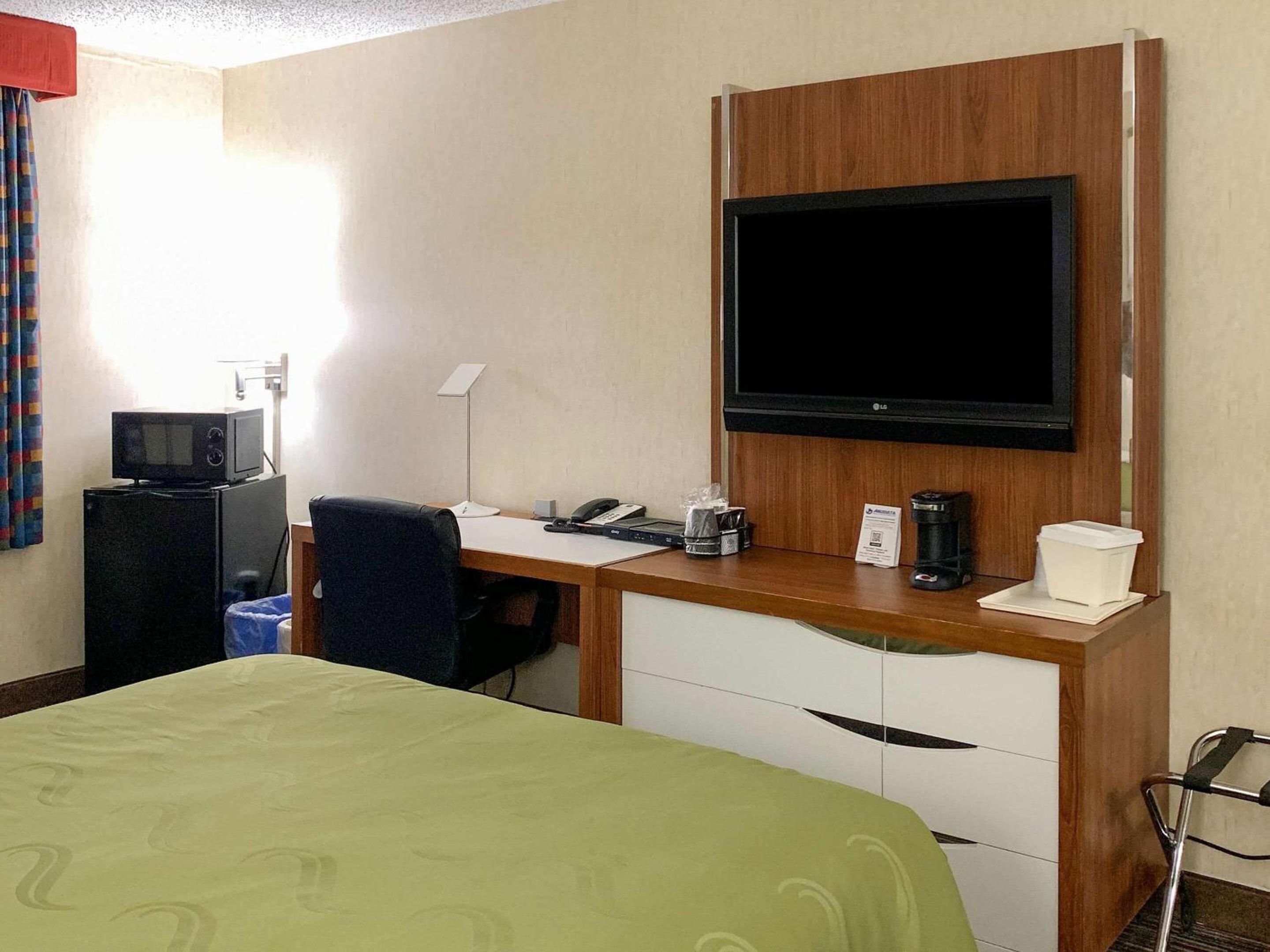 Queen Room - Non-Smoking - Photo 2
