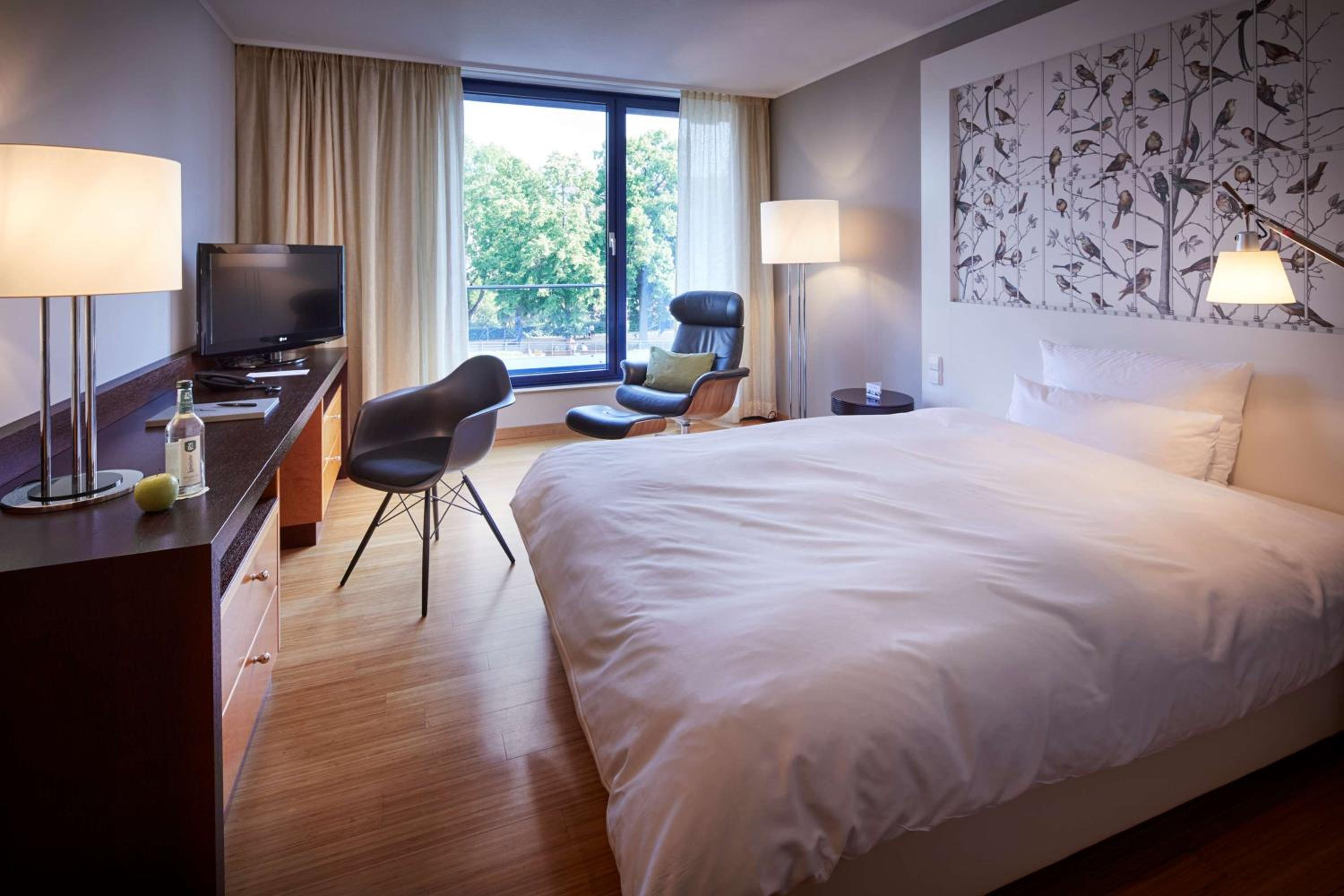 Deluxe Queen Room - Photo 2